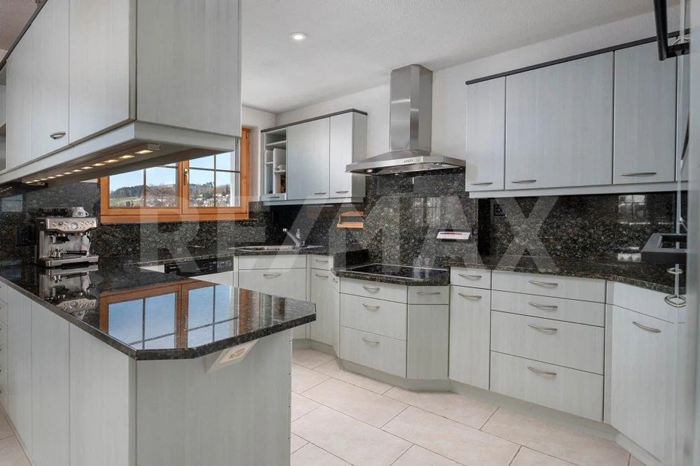 Plenty of Space in a Beautiful Location with a View over Bäretswil - Photo 7 of 13