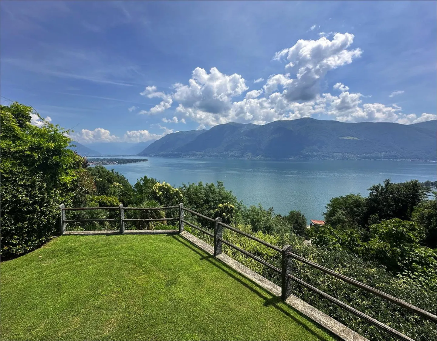 Appartement 2.5 Z avec vue imprenable sur le lac avec résidence secondaire - Photo 1 sur 14