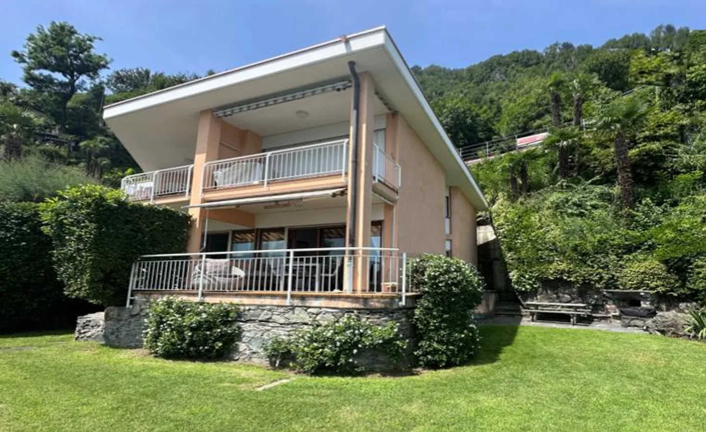 Appartement 2.5 Z avec vue imprenable sur le lac avec résidence secondaire - Photo 2 sur 14