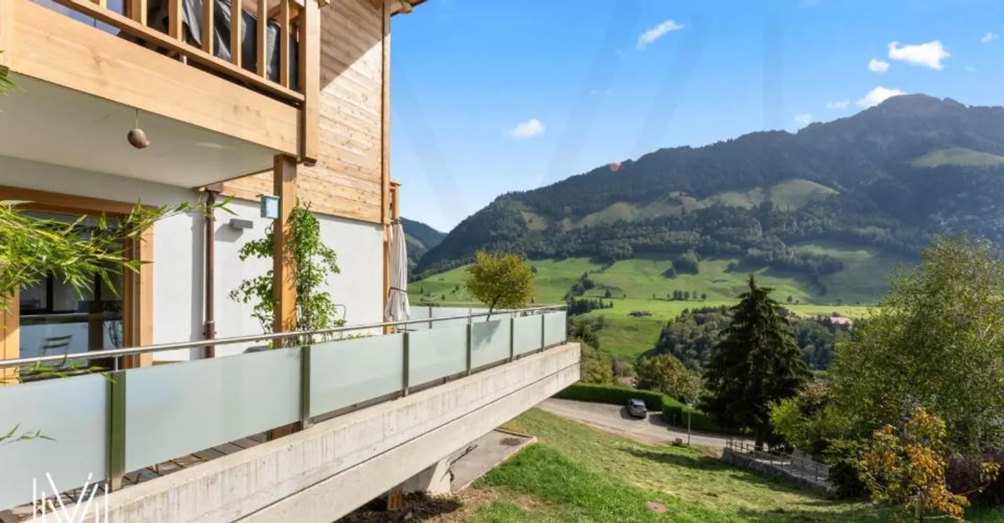 MAGNIFICENT 4.5-ROOM APARTMENT WITH MAGNIFICENT VIEW - Photo 3 of 13