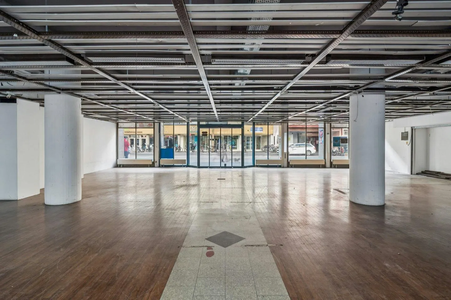 Space for Visions: Generous Commercial Space in Lively Kleinbasel - Photo 3 of 12