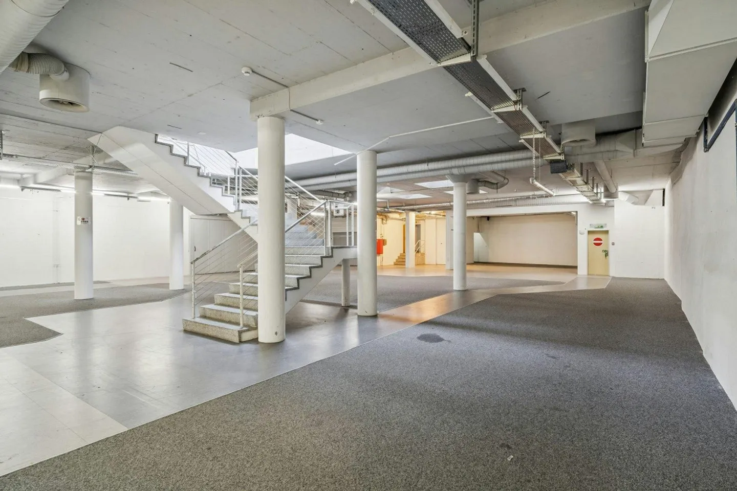 Space for Visions: Generous Commercial Space in Lively Kleinbasel - Photo 8 of 12