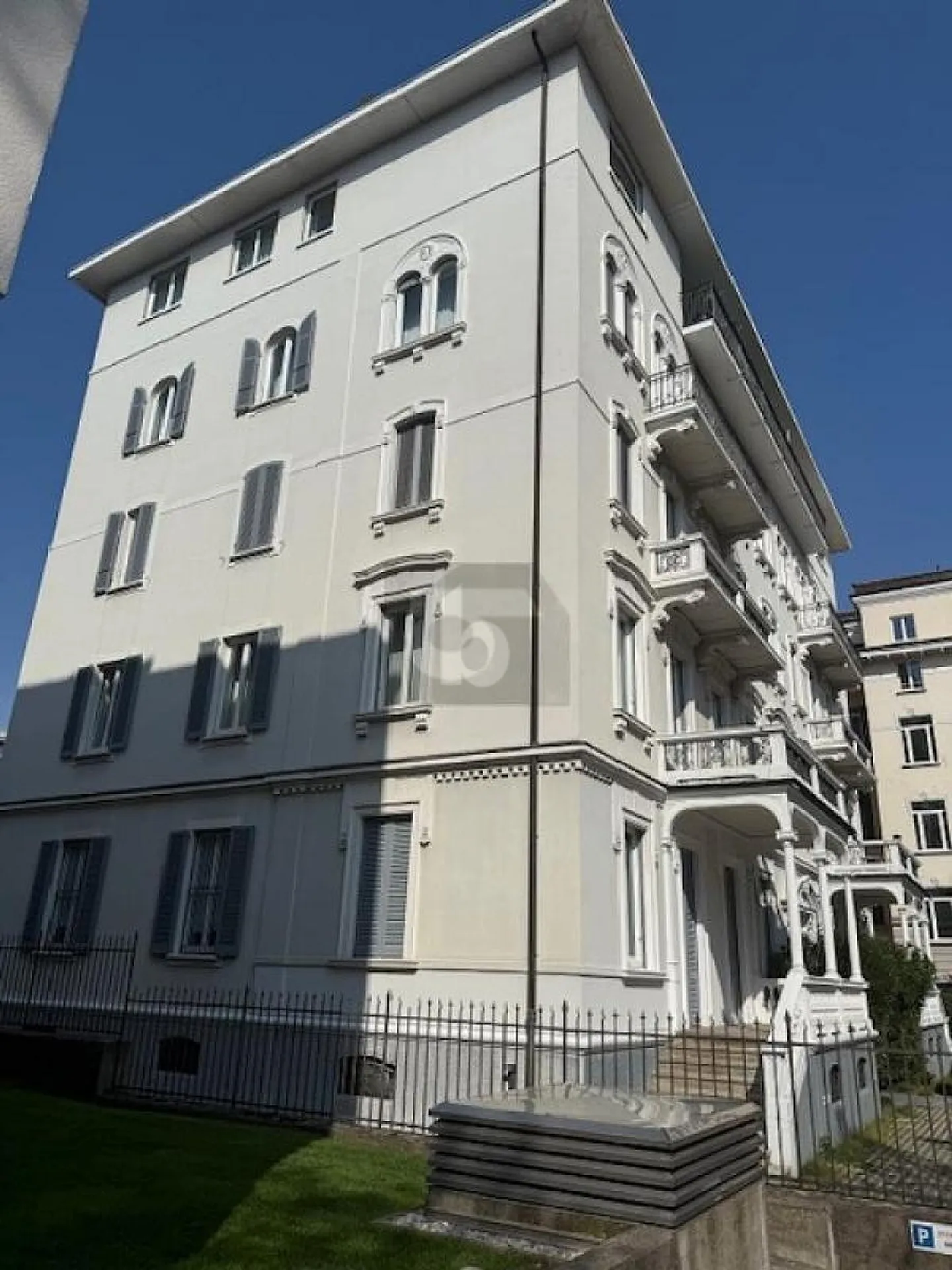 Prestigeträchtiger Palast im Herzen von Lugano - Foto 2 von 5