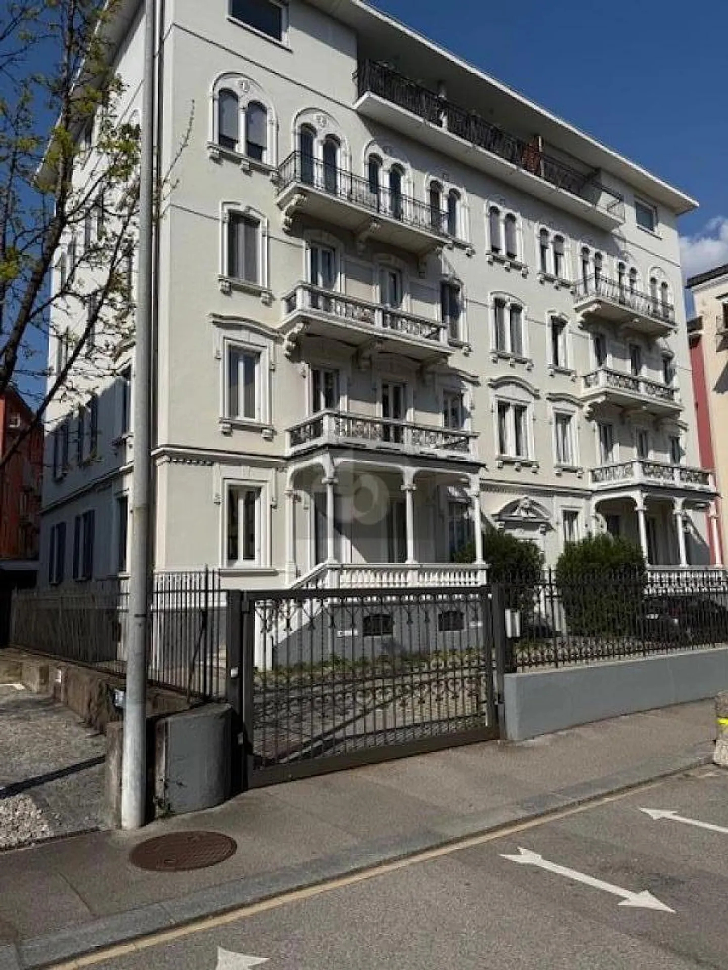 Prestigeträchtiger Palast im Herzen von Lugano - Foto 3 von 5