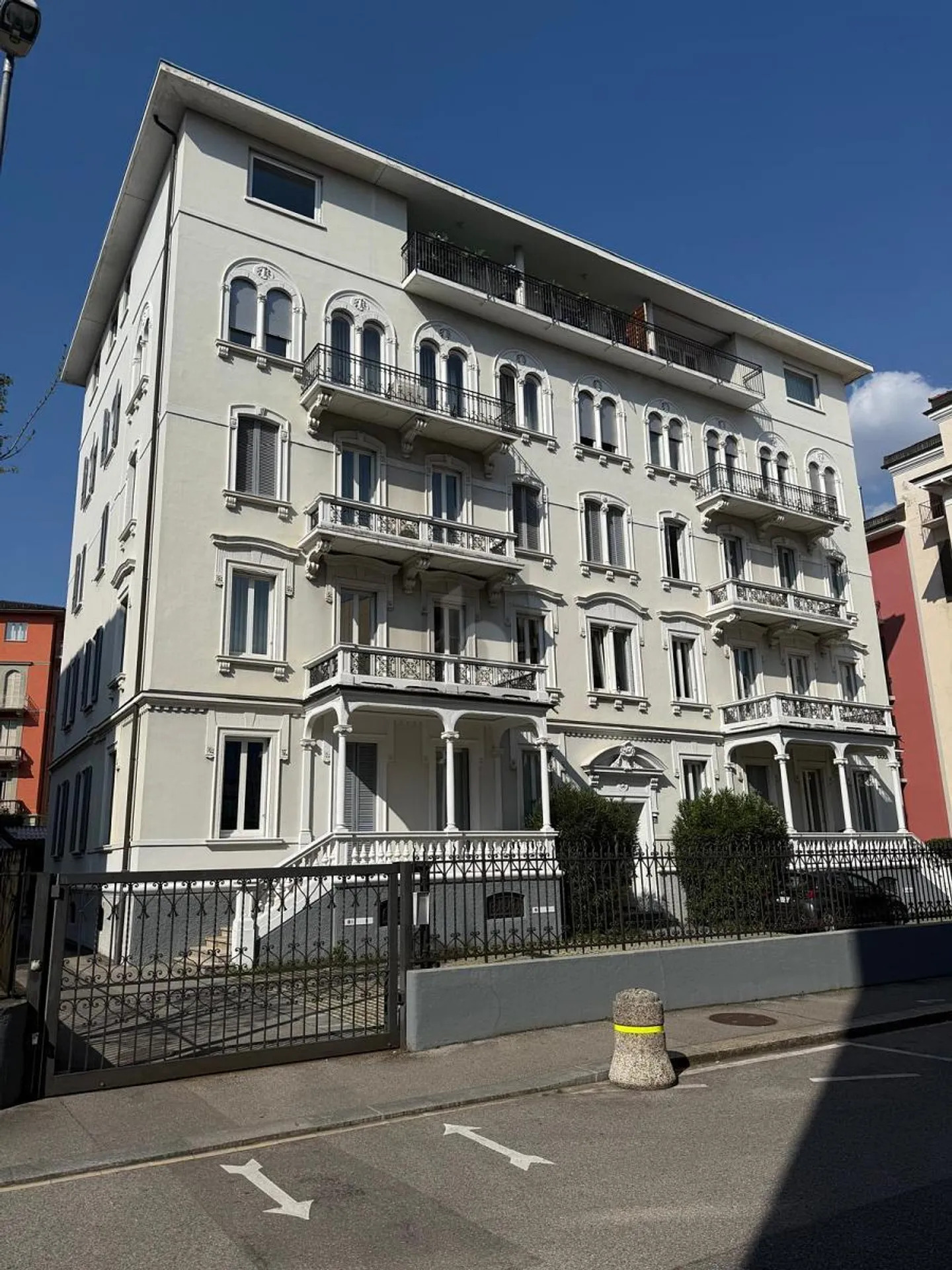 Prestigeträchtiger Palast im Herzen von Lugano - Foto 4 von 5