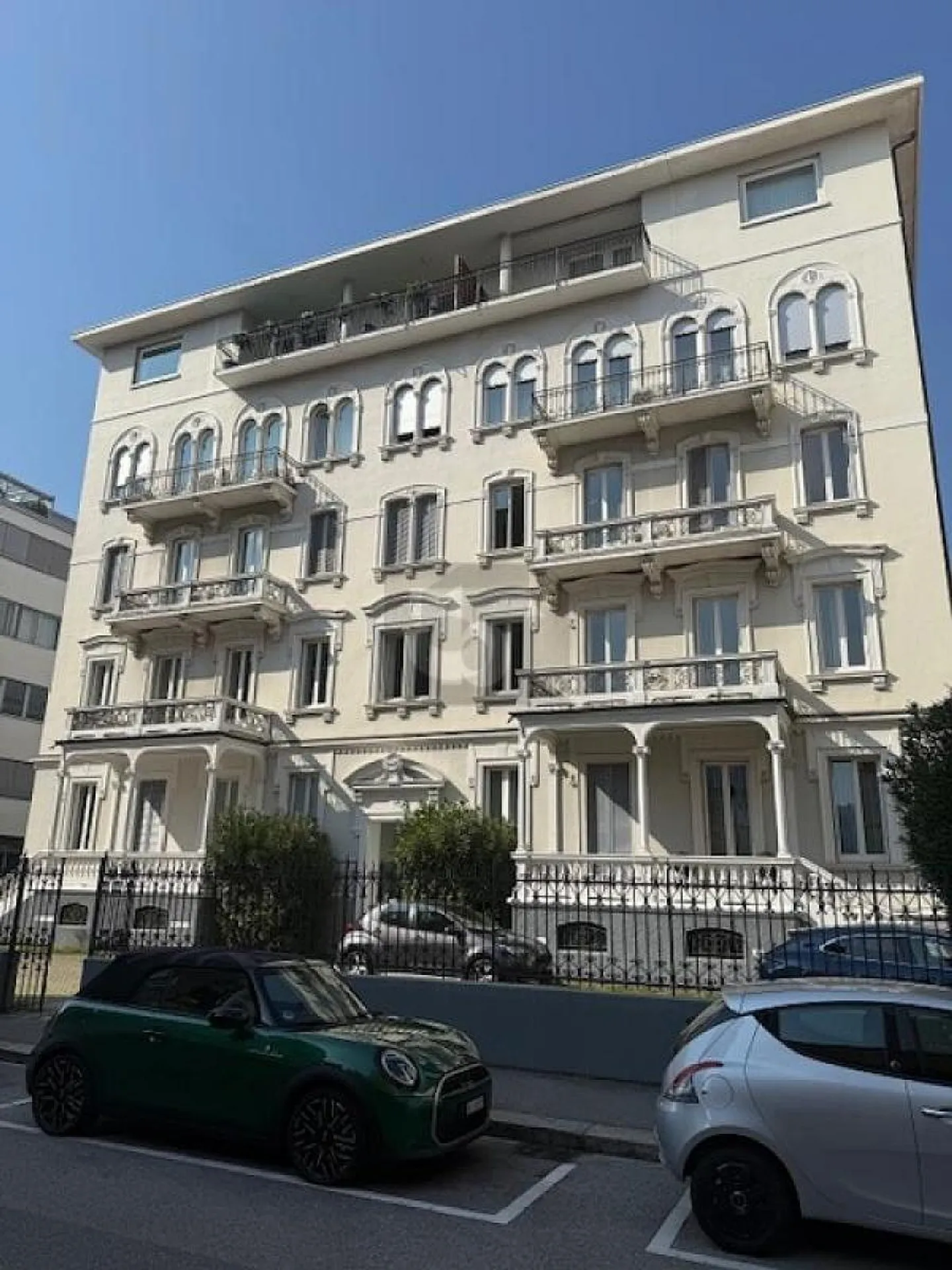 Prestigeträchtiger Palast im Herzen von Lugano - Foto 1 von 5