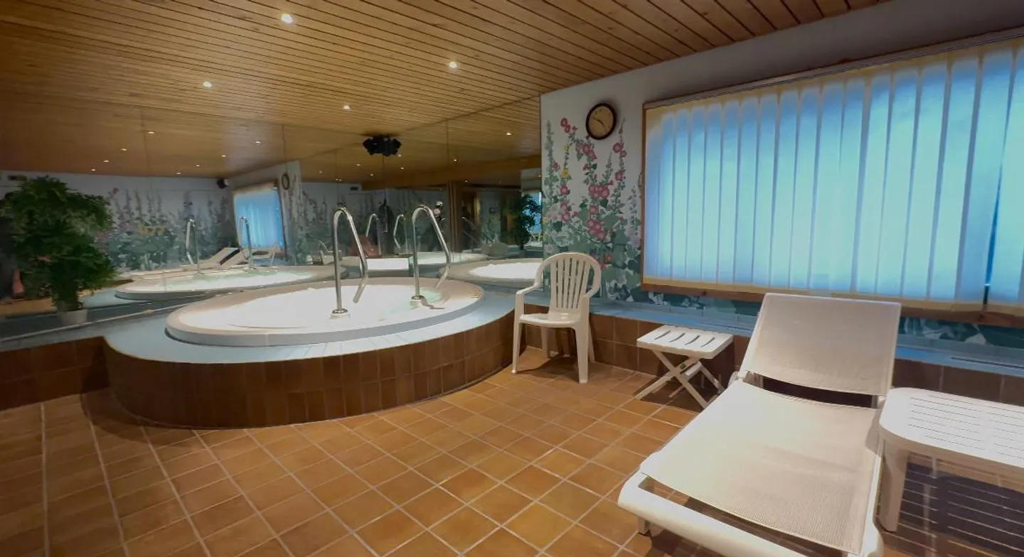 Chalet for sale - Photo 4 of 37