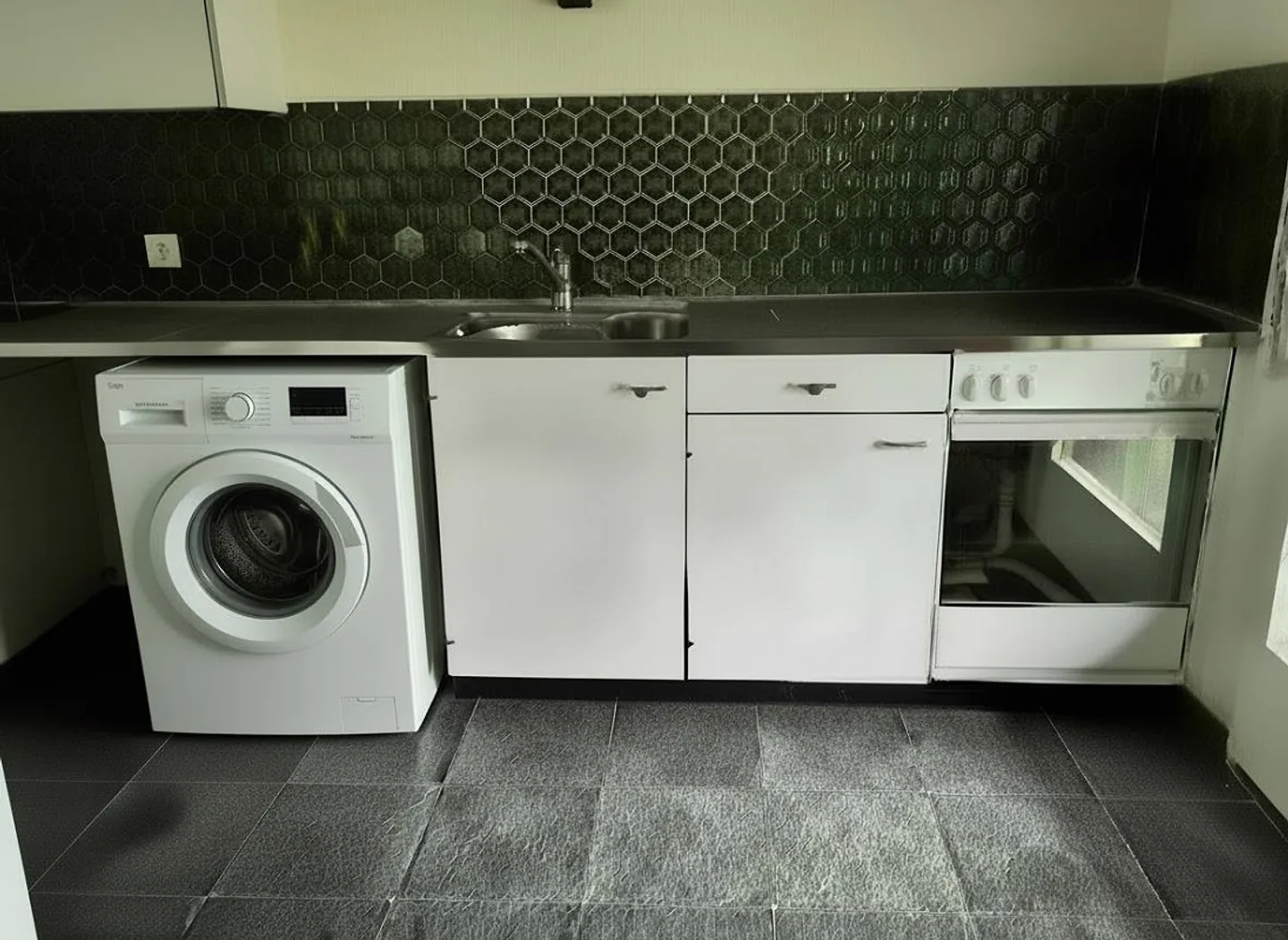 Vivre avec un espace vert | Charmant appartement de 1,5 pièce au rez-de-chaussée - Photo 2 sur 10