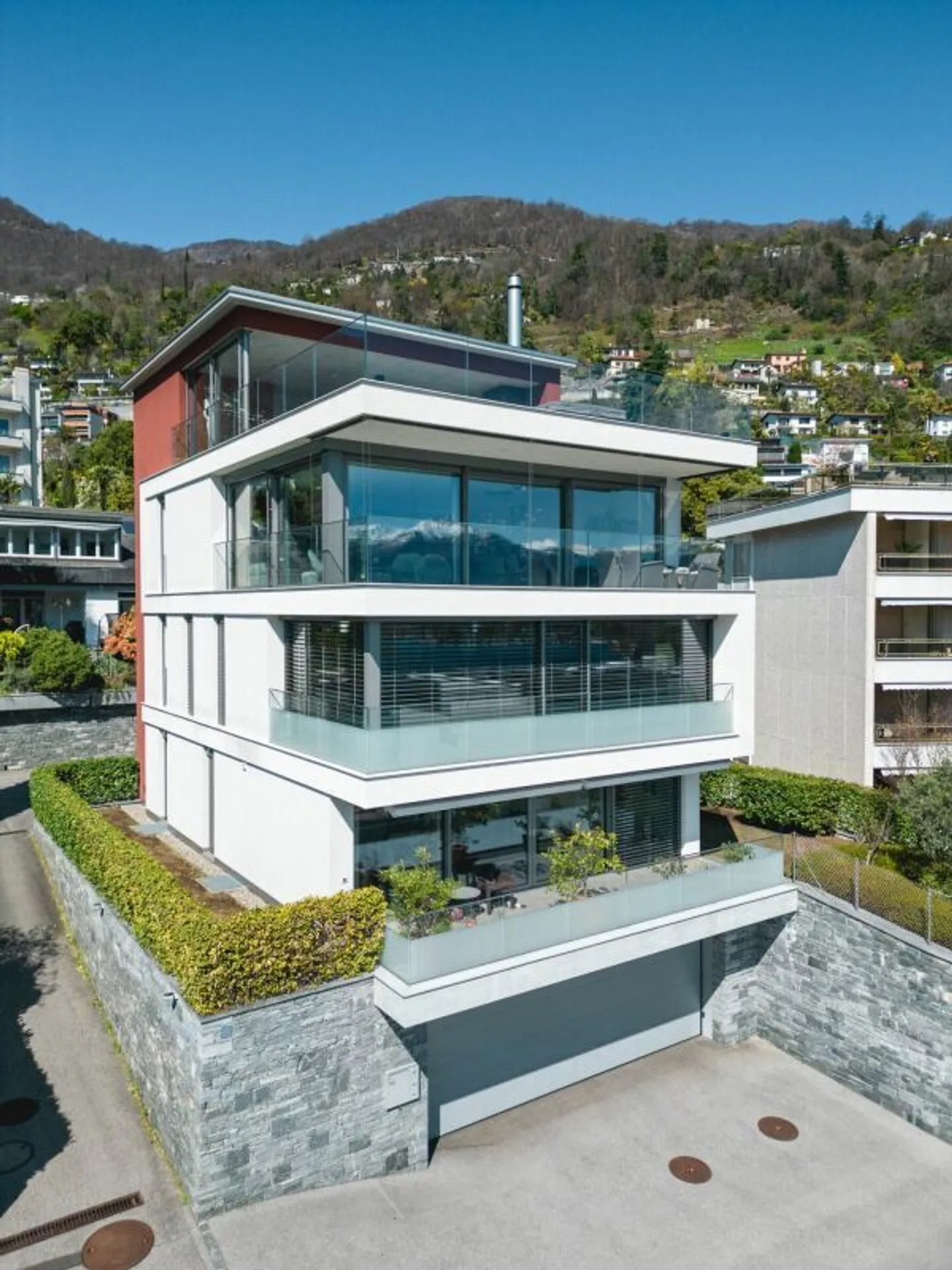 IN VENDITA A MINUSIO - moderna villa bifamiliare con vista lago - Foto 2 di 34