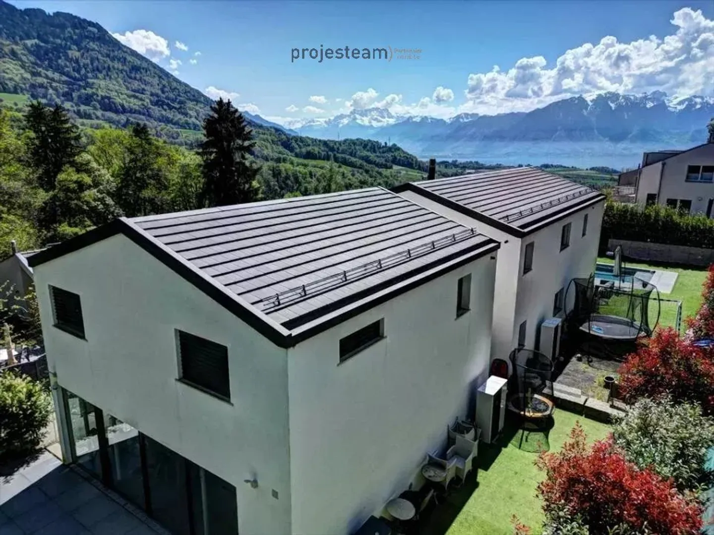 Al confine di un'area forestale? Villa contemporanea in un contesto privilegiato - Foto 1 di 13