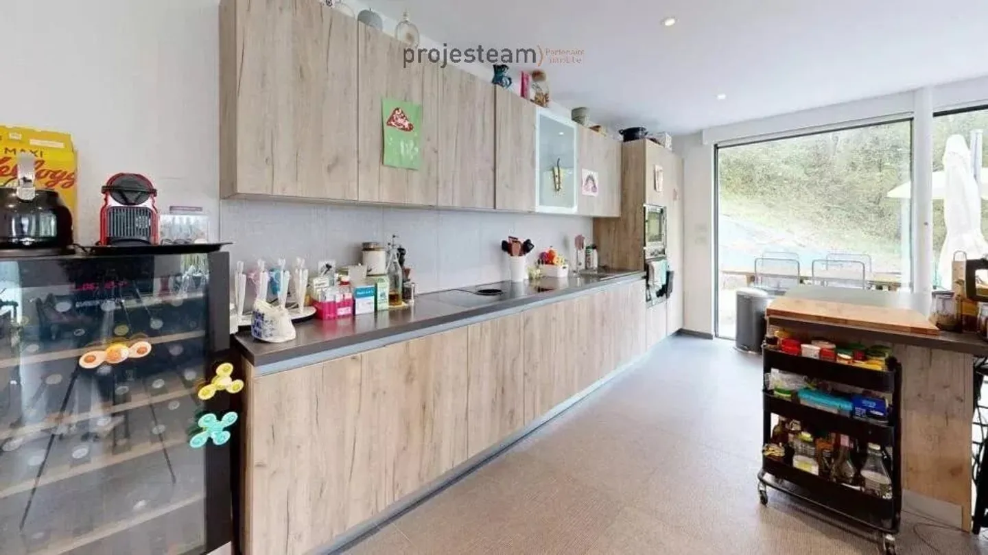 Al confine di un'area forestale? Villa contemporanea in un contesto privilegiato - Foto 7 di 13