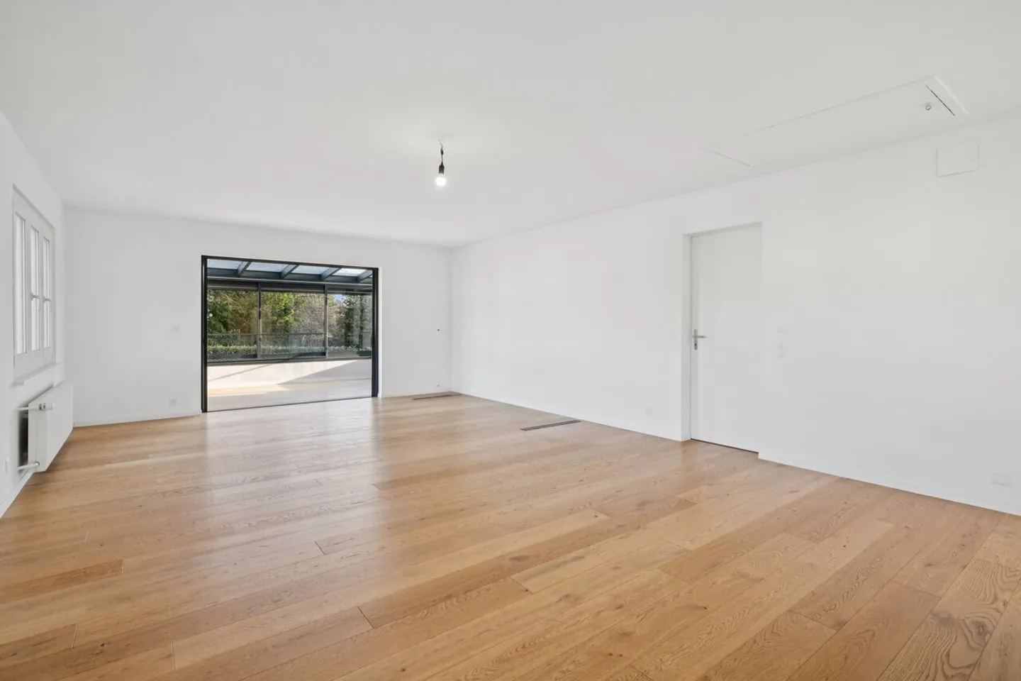 SUPERB INDIVIDUAL HOUSE RENOVATED IN A VILLA NEIGHBORHOOD - Photo 3 of 15