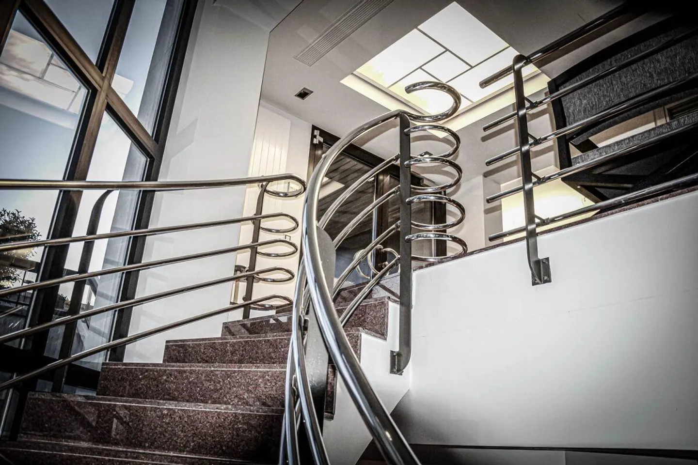 Große Gewerbefläche in strategischer Lage - Foto 3 von 7