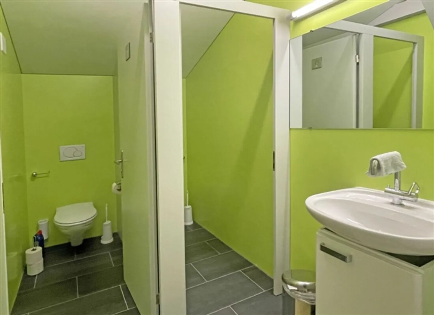 Attractive residential and commercial building in a good location - Photo 5 of 15