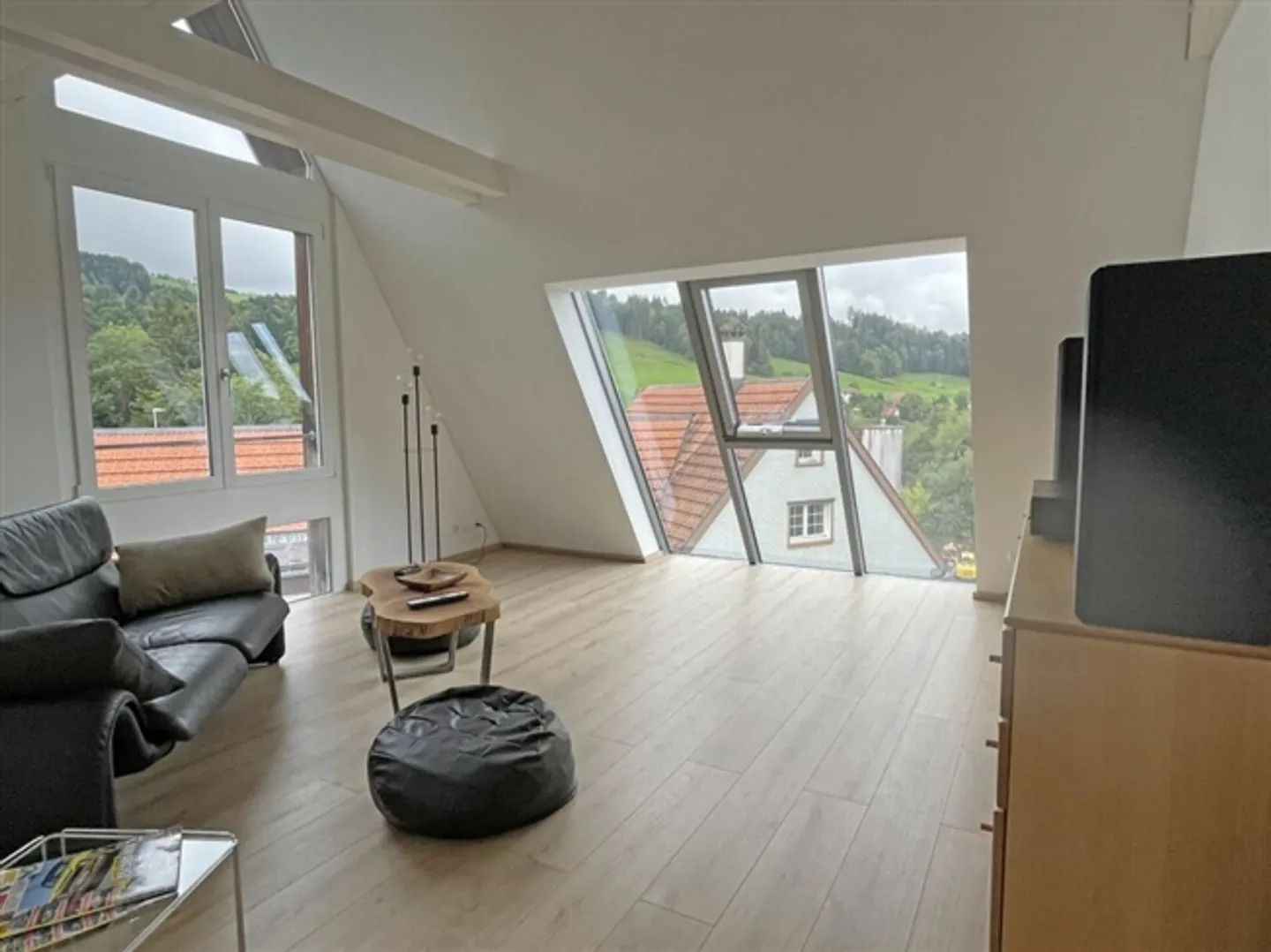 Attractive residential and commercial building in a good location - Photo 8 of 15