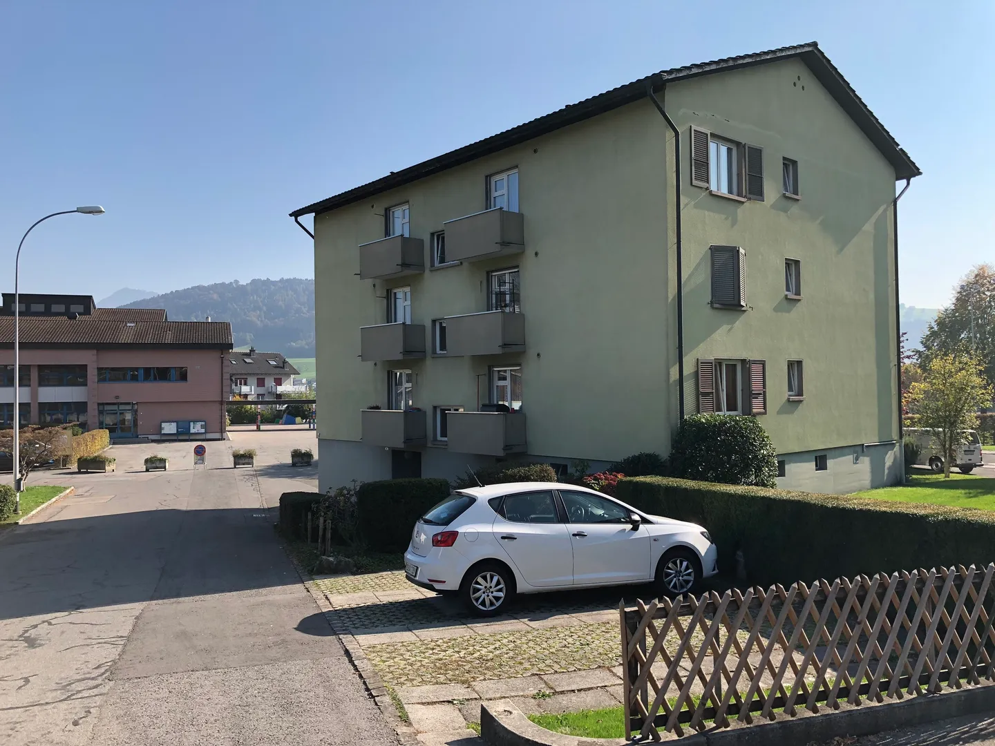 Appartamento affascinante con 3 camere in posizione centrale a Buchrain (termine limitato) - Foto 1 di 2