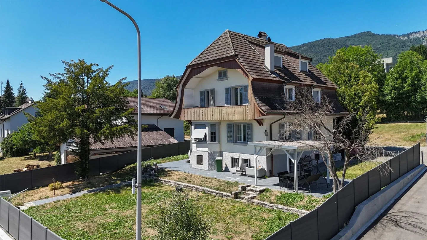 Une maison, d'innombrables possibilités - Maison bifamiliale avec jardin idyllique... - Photo 1 sur 13