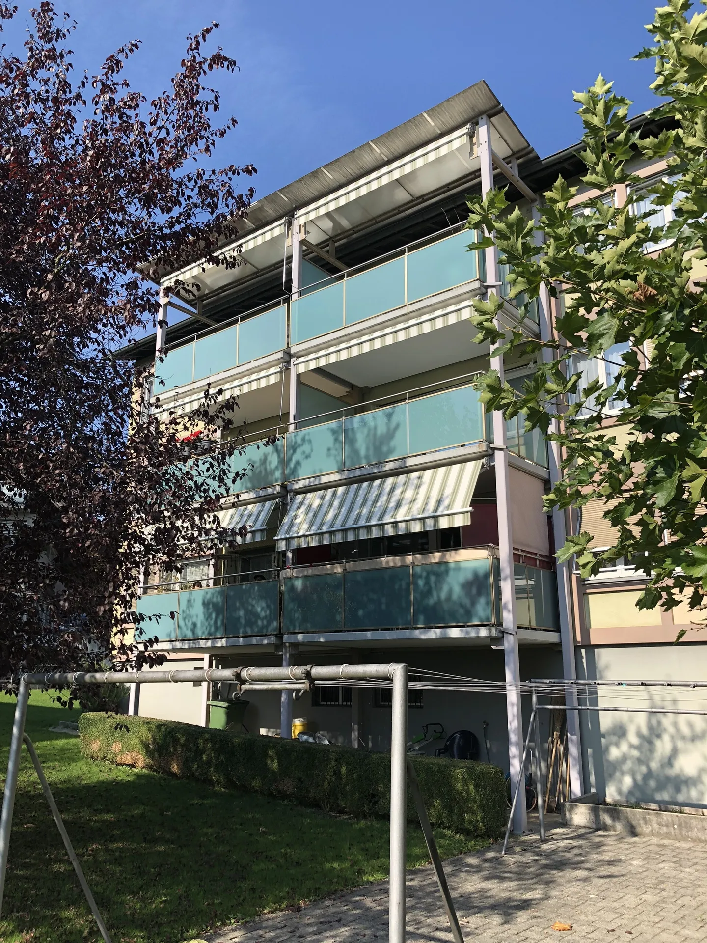 Appartamento affascinante con 3 camere in posizione centrale a Buchrain (termine limitato) - Foto 2 di 2