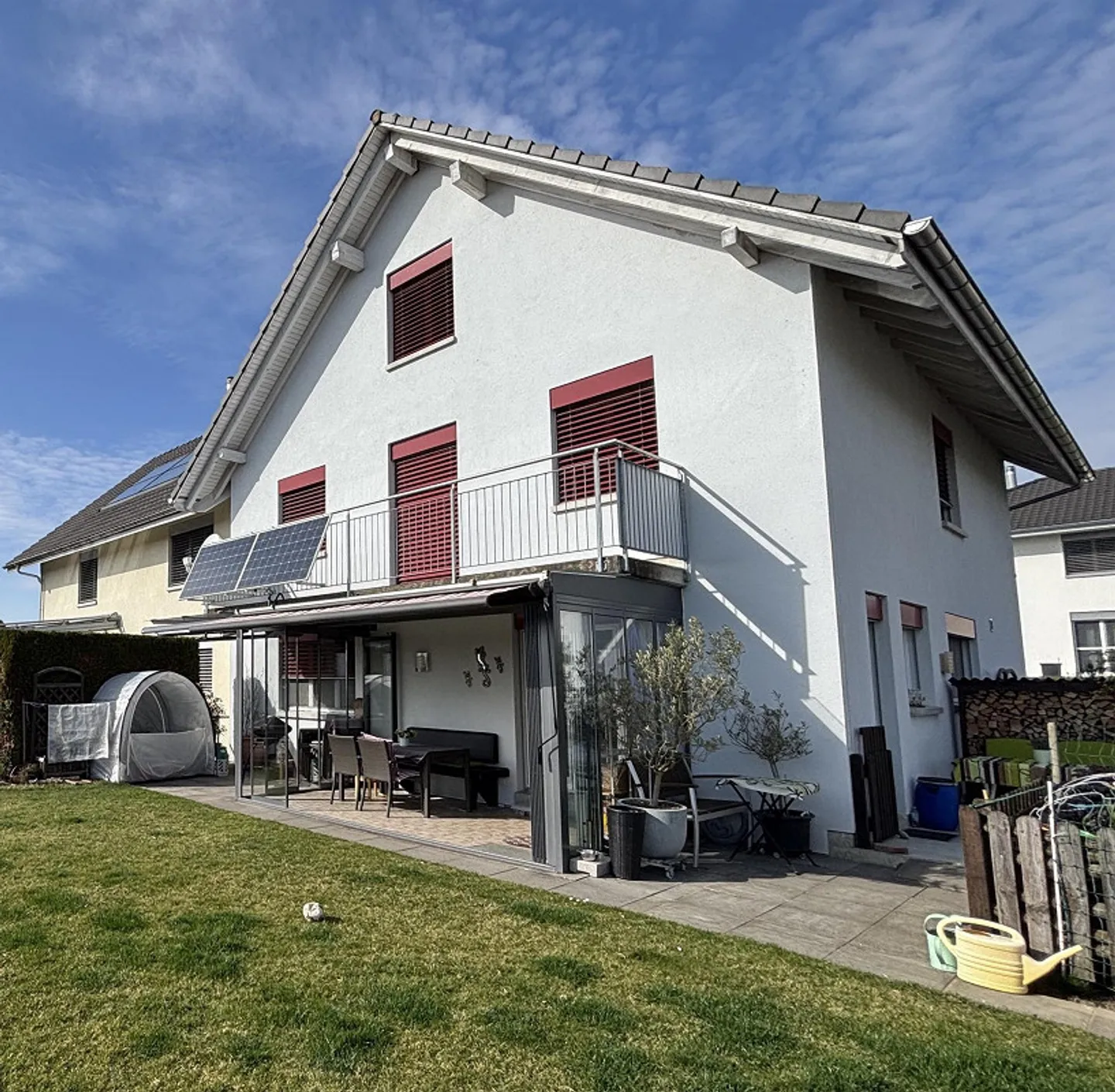 Maison semi-détachée de 6 ½ pièces dans un emplacement ensoleillé et calme - Photo 1 sur 23