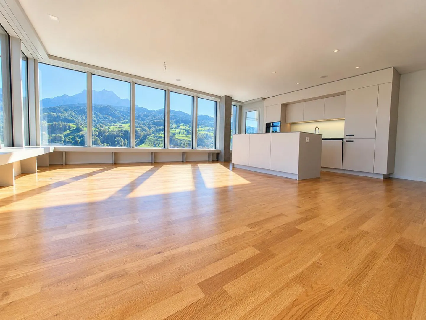 Appartement 2.5 pièces dans la tour Pilatus - Photo 2 sur 8