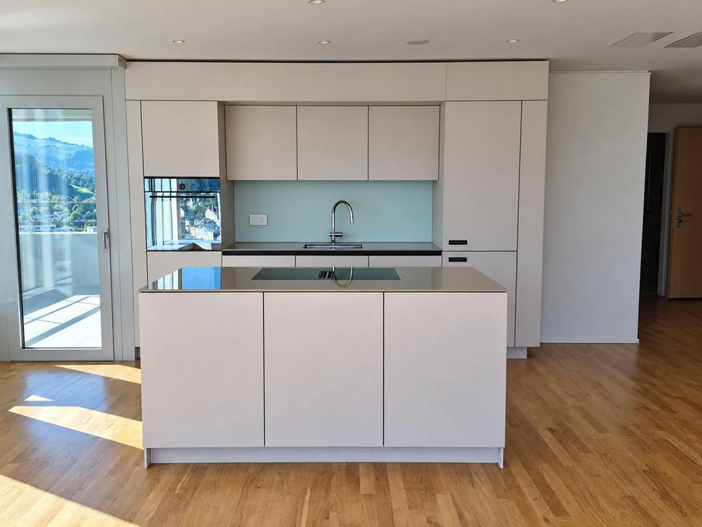 Appartement 2.5 pièces dans la tour Pilatus - Photo 3 sur 8