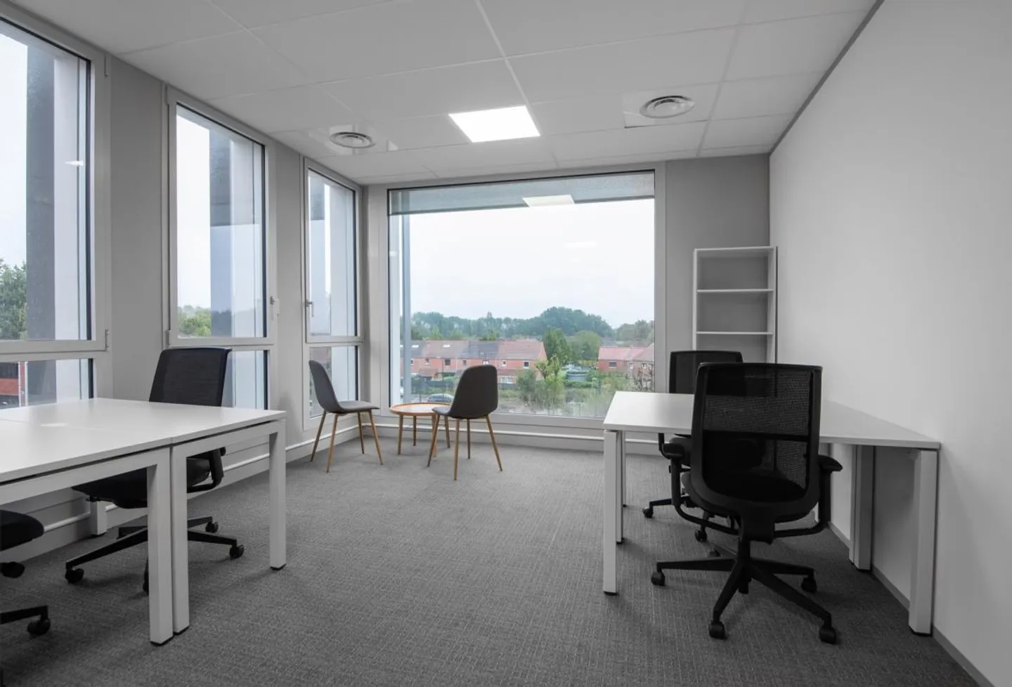 Spazio ufficio privato per 3 persone presso Regus Nations - Foto 1 di 9