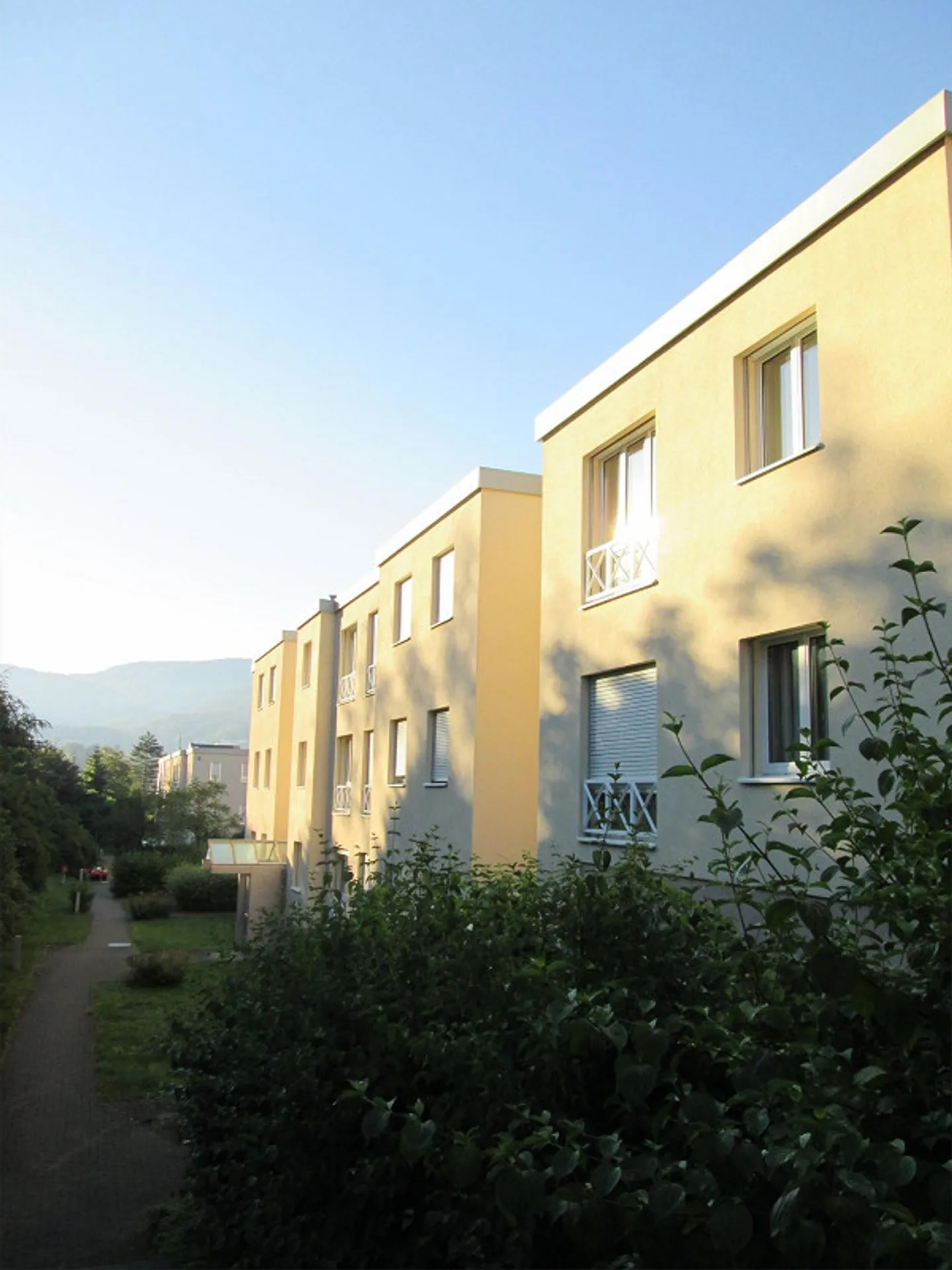 Moderne 4.5 Zimmerwohnung - Foto 1 von 12