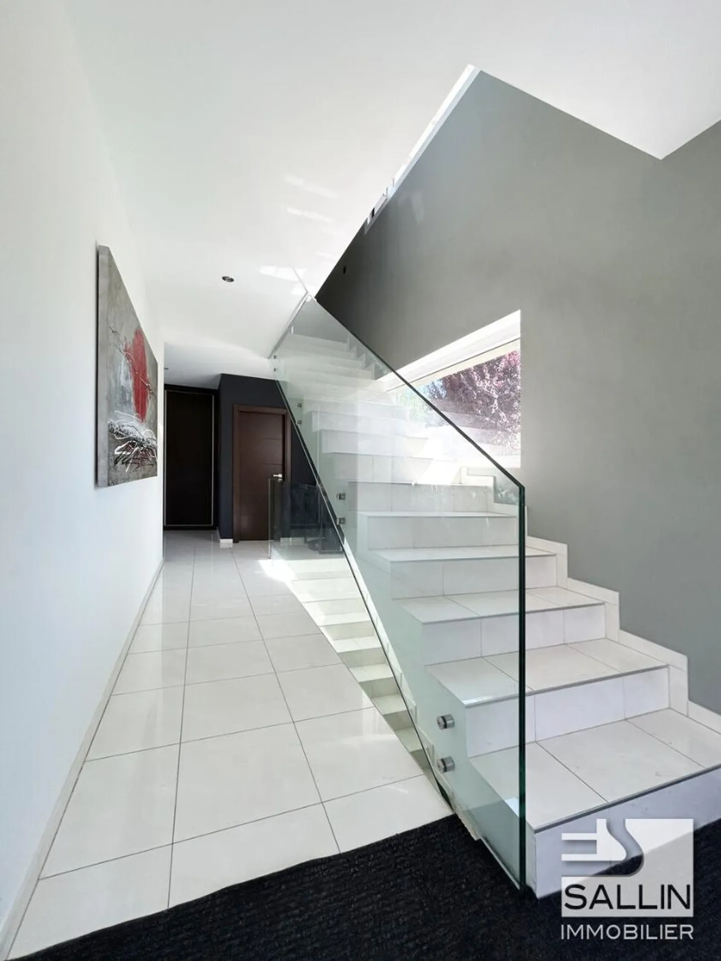 Luxury property with pool and 2½-room apartment - Photo 8 of 11