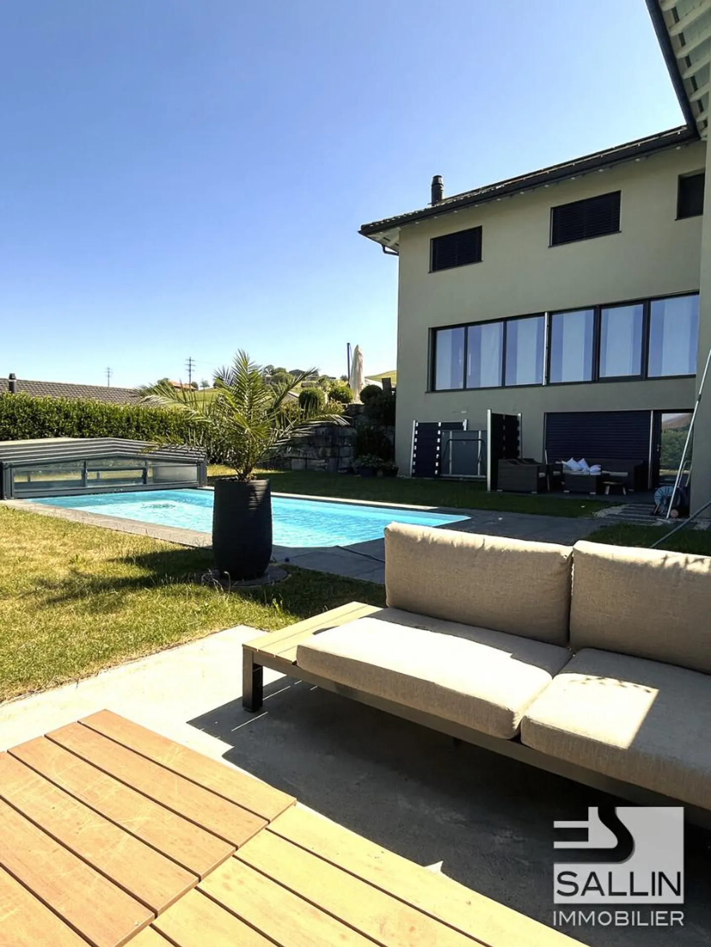 Luxury property with pool and 2½-room apartment - Photo 9 of 11