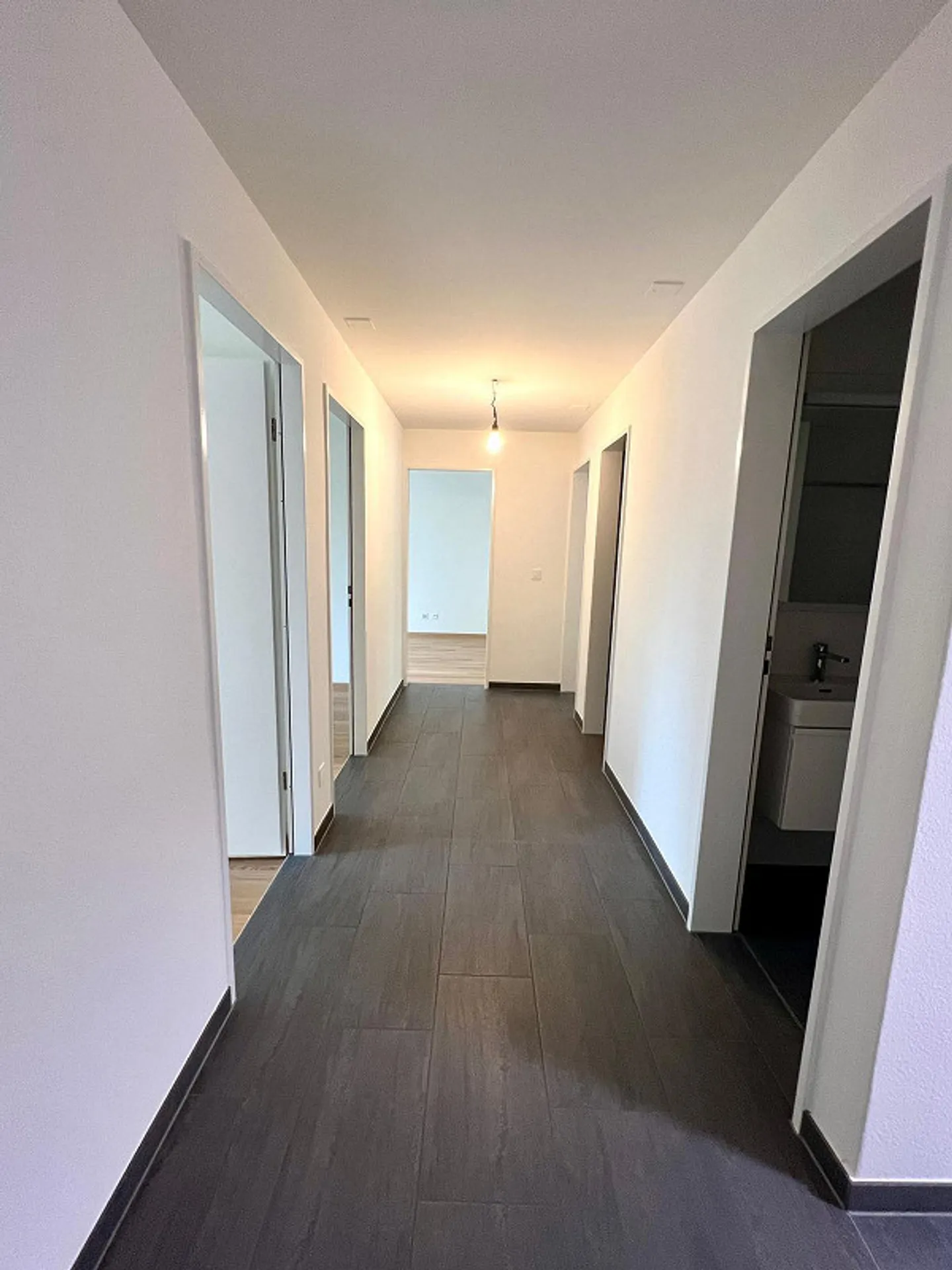 Moderne 4.5 Zimmerwohnung - Foto 10 von 12