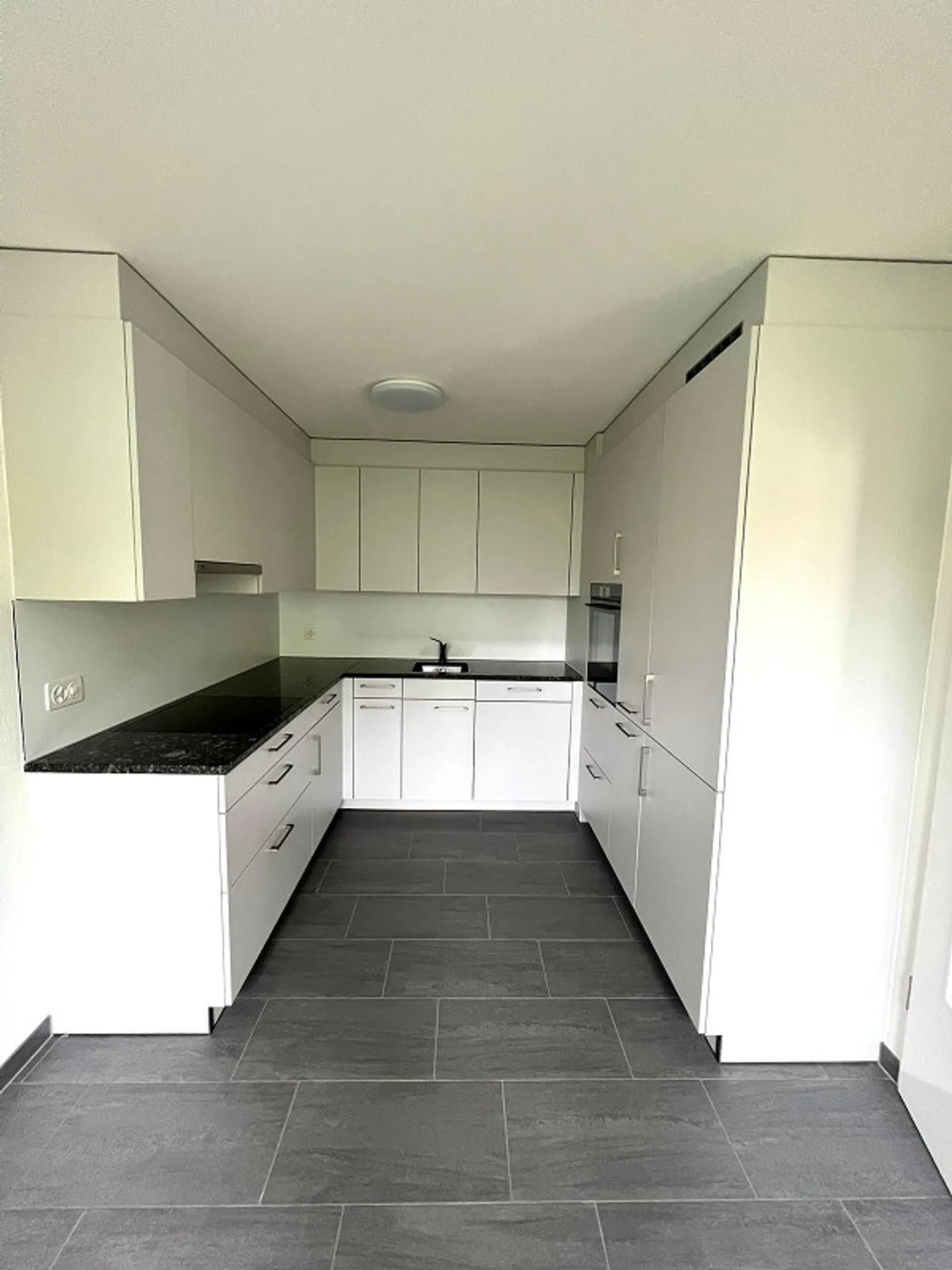 Moderne 4.5 Zimmerwohnung - Foto 2 von 12