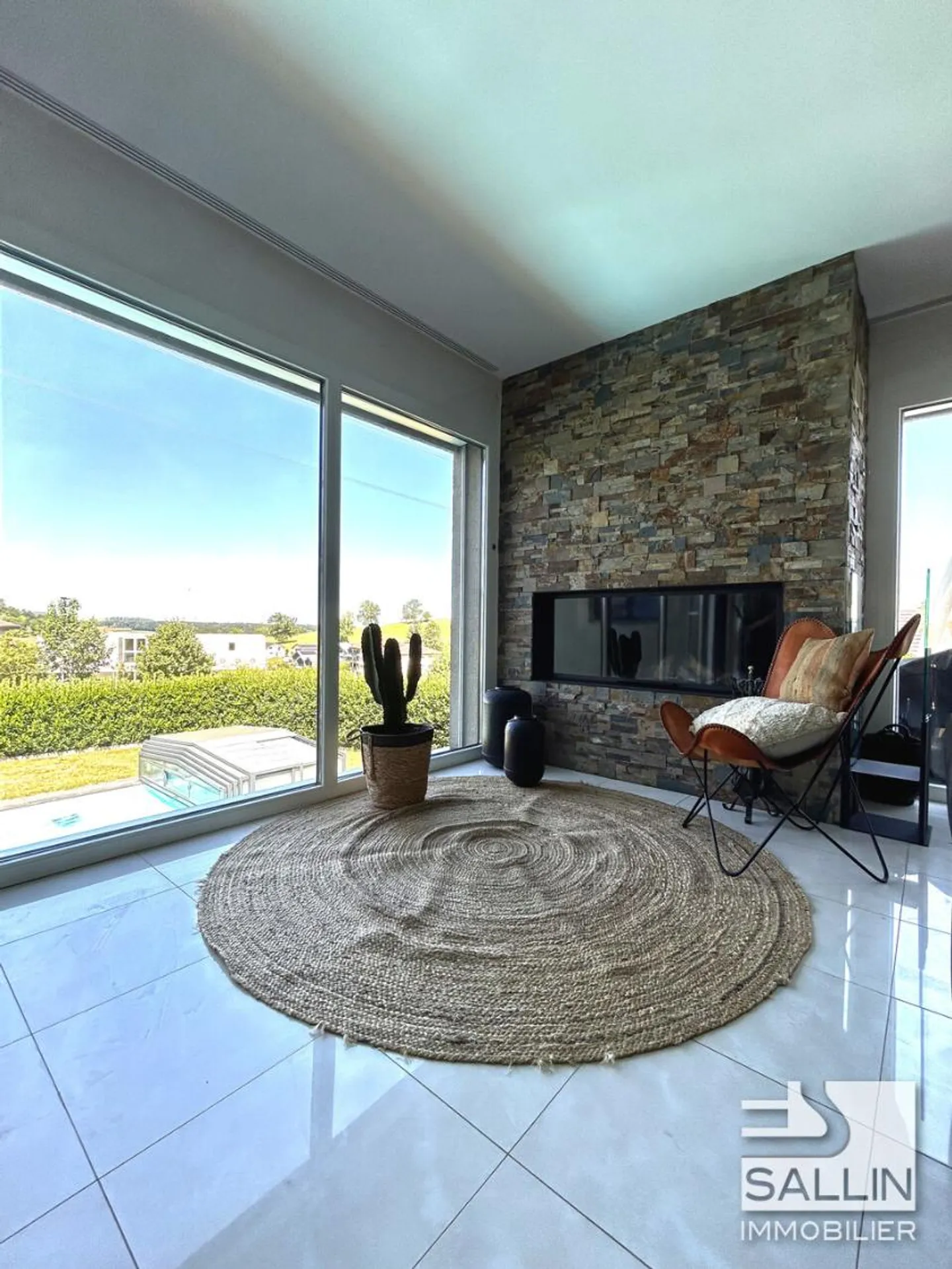 Luxury property with pool and 2½-room apartment - Photo 4 of 11