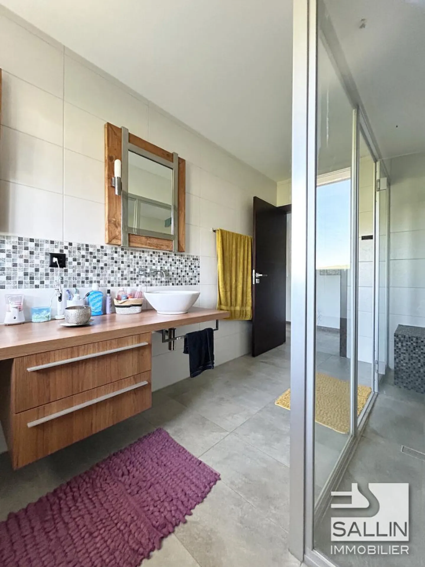Luxury property with pool and 2½-room apartment - Photo 6 of 11