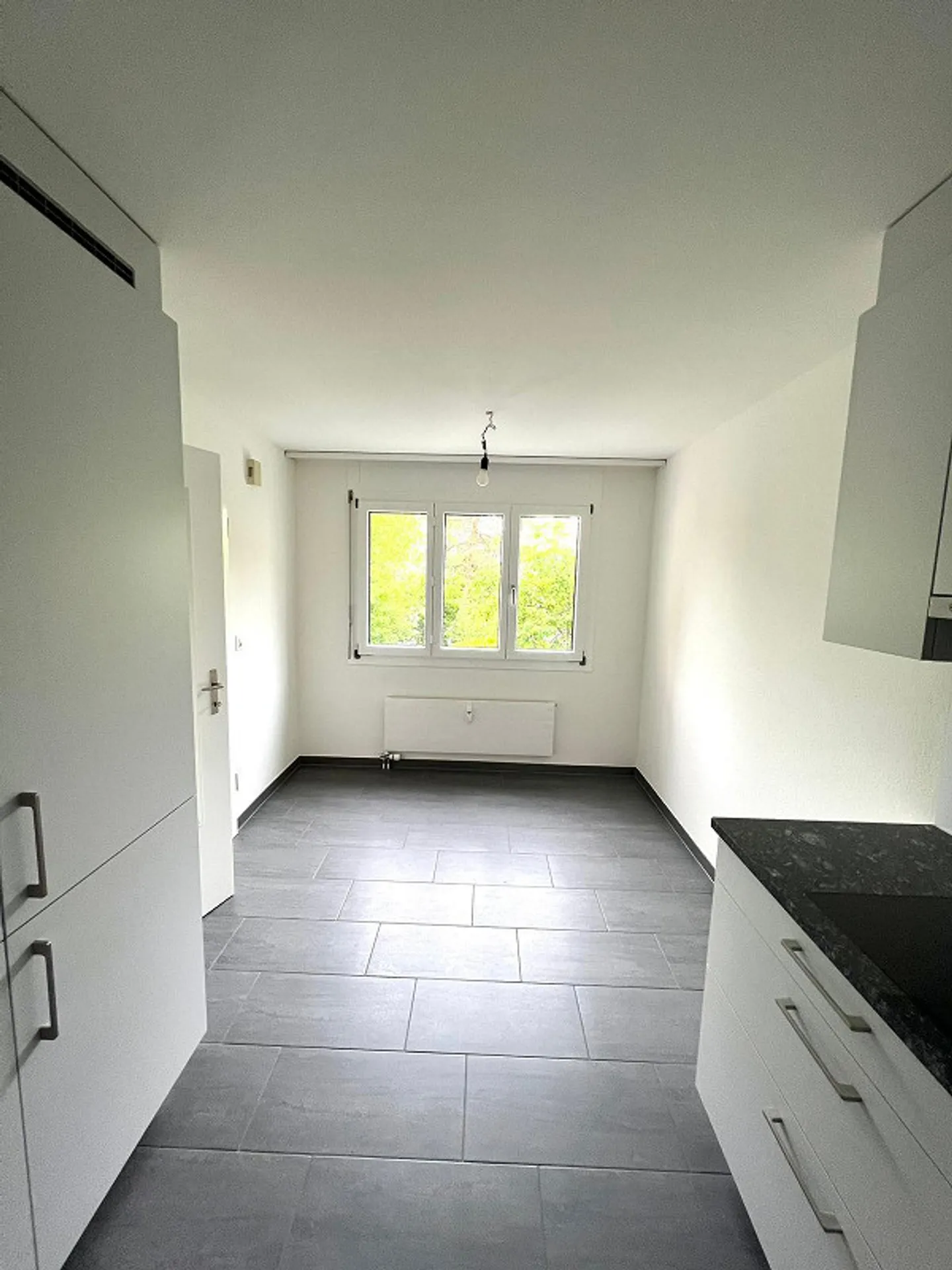 Moderne 4.5 Zimmerwohnung - Foto 3 von 12