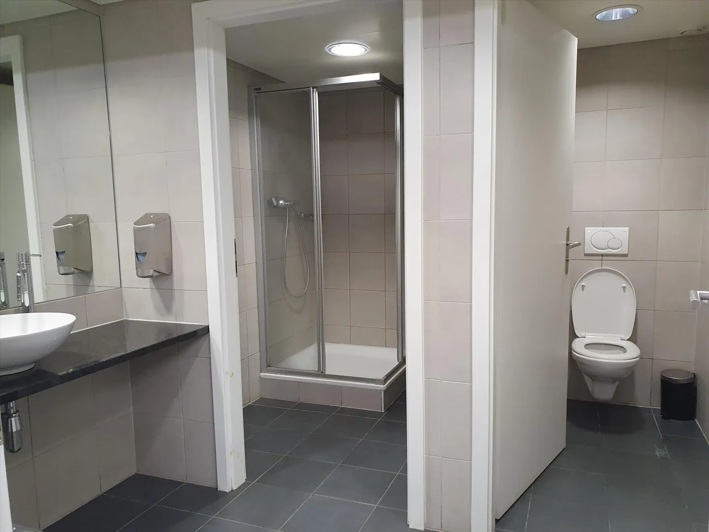 Bureau de 41 m2 avec espaces communs - Photo 8 sur 8