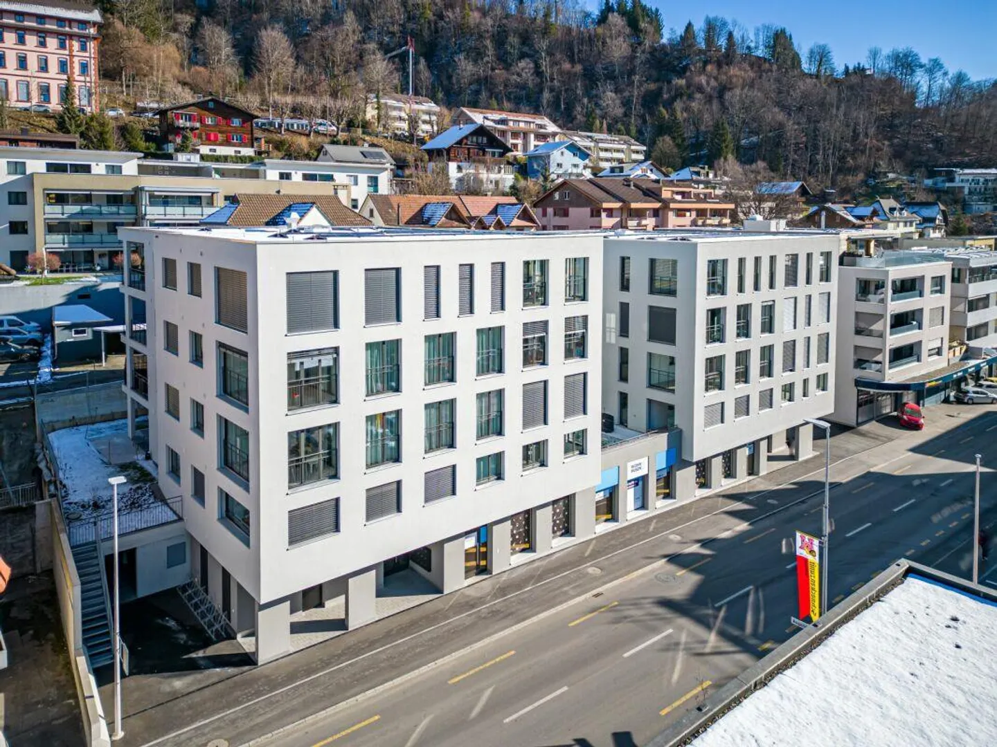 Spazio commerciale in costruzione grezza con molta luce e flessibilità di design - Foto 1 di 4