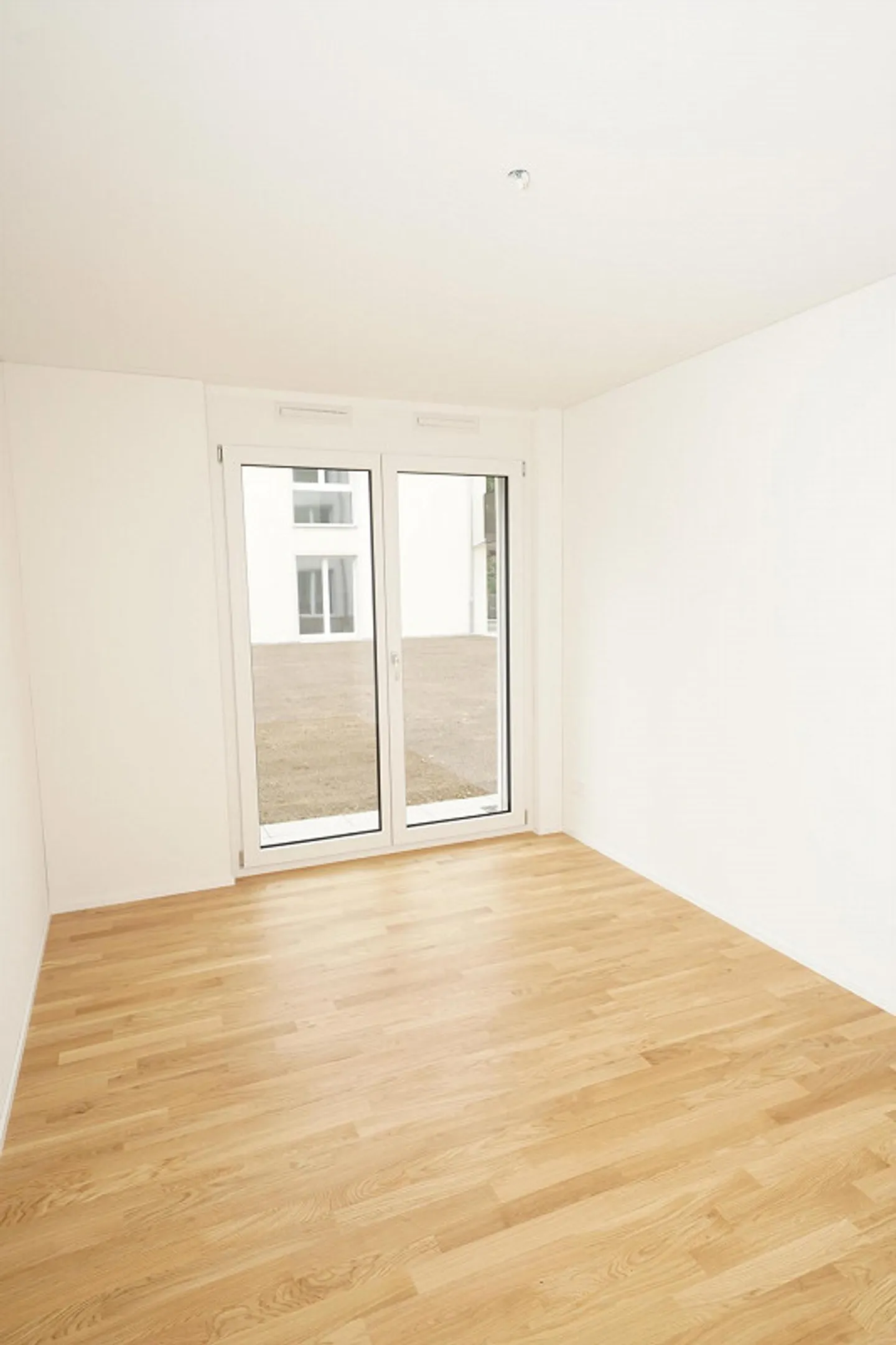 Modern Commercial Space on the Ground Floor - Photo 4 of 13