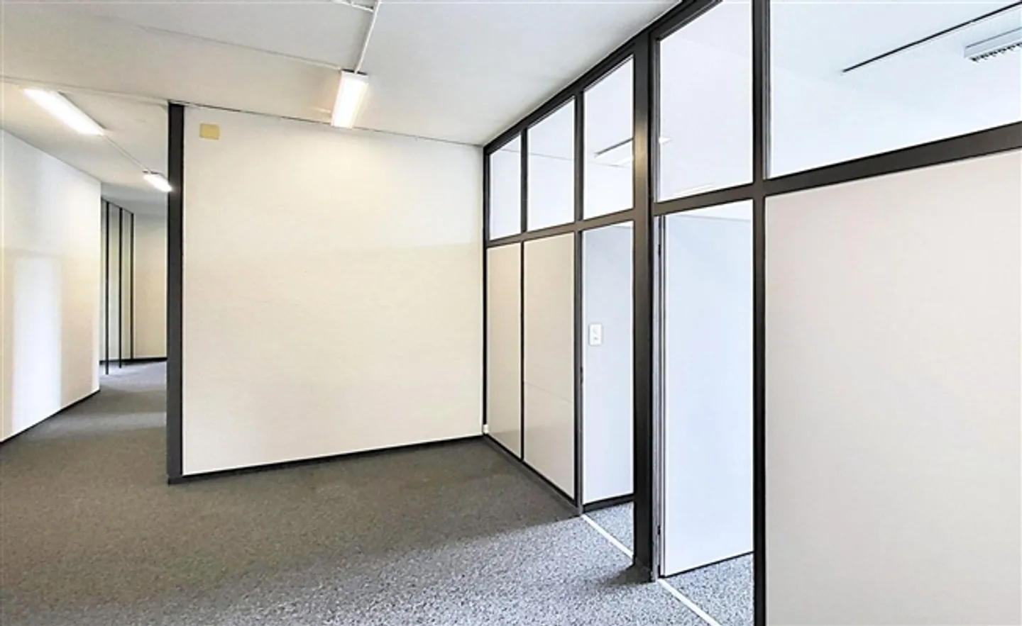 Geräumige Bürofläche in Regensdorf - Foto 1 von 7