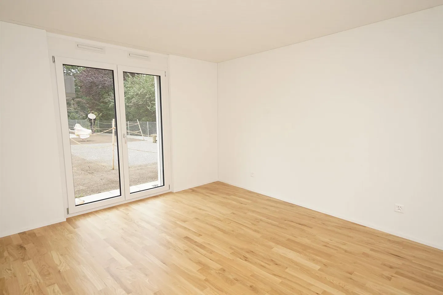 Modern Commercial Space on the Ground Floor - Photo 5 of 13