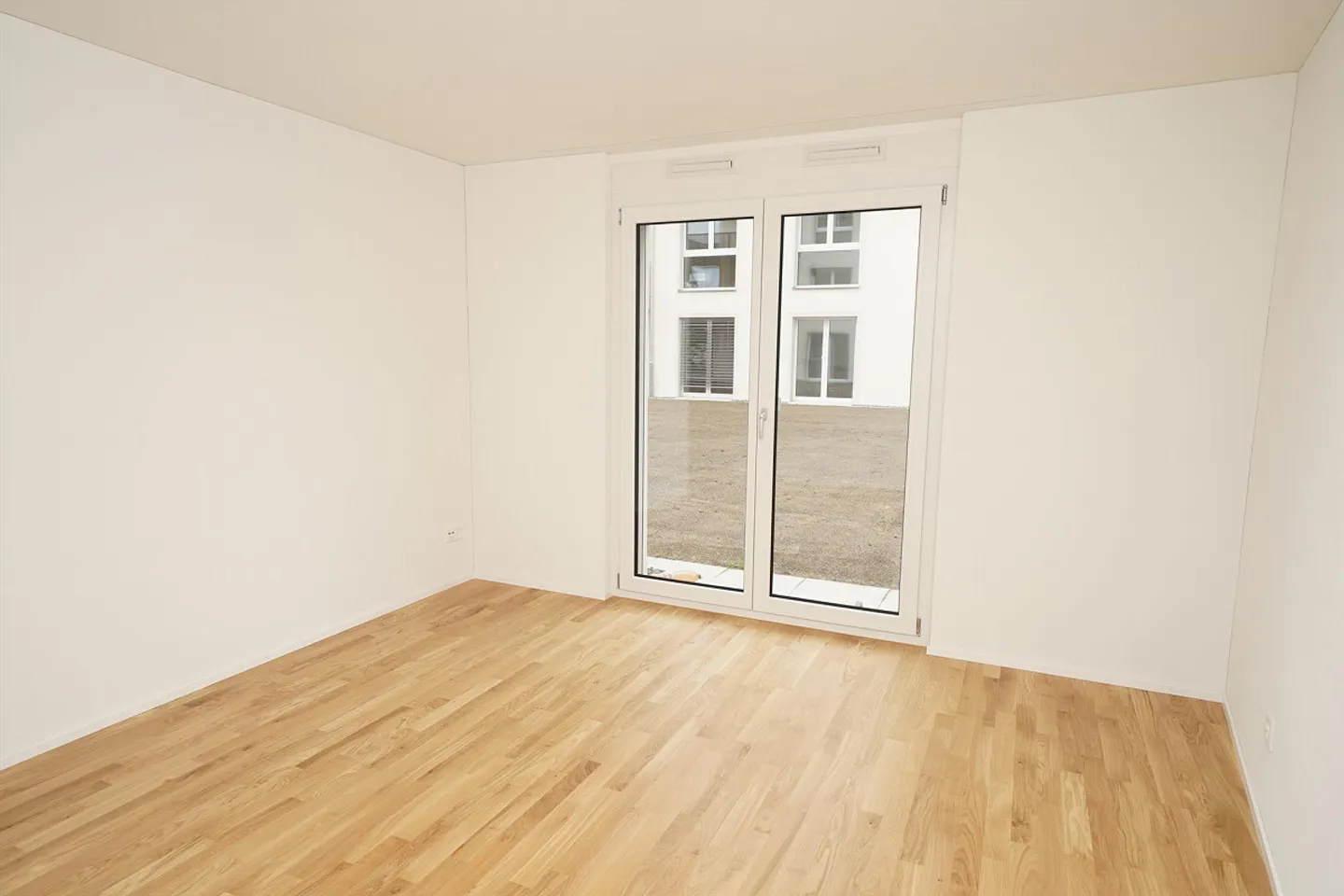 Modern Commercial Space on the Ground Floor - Photo 6 of 13