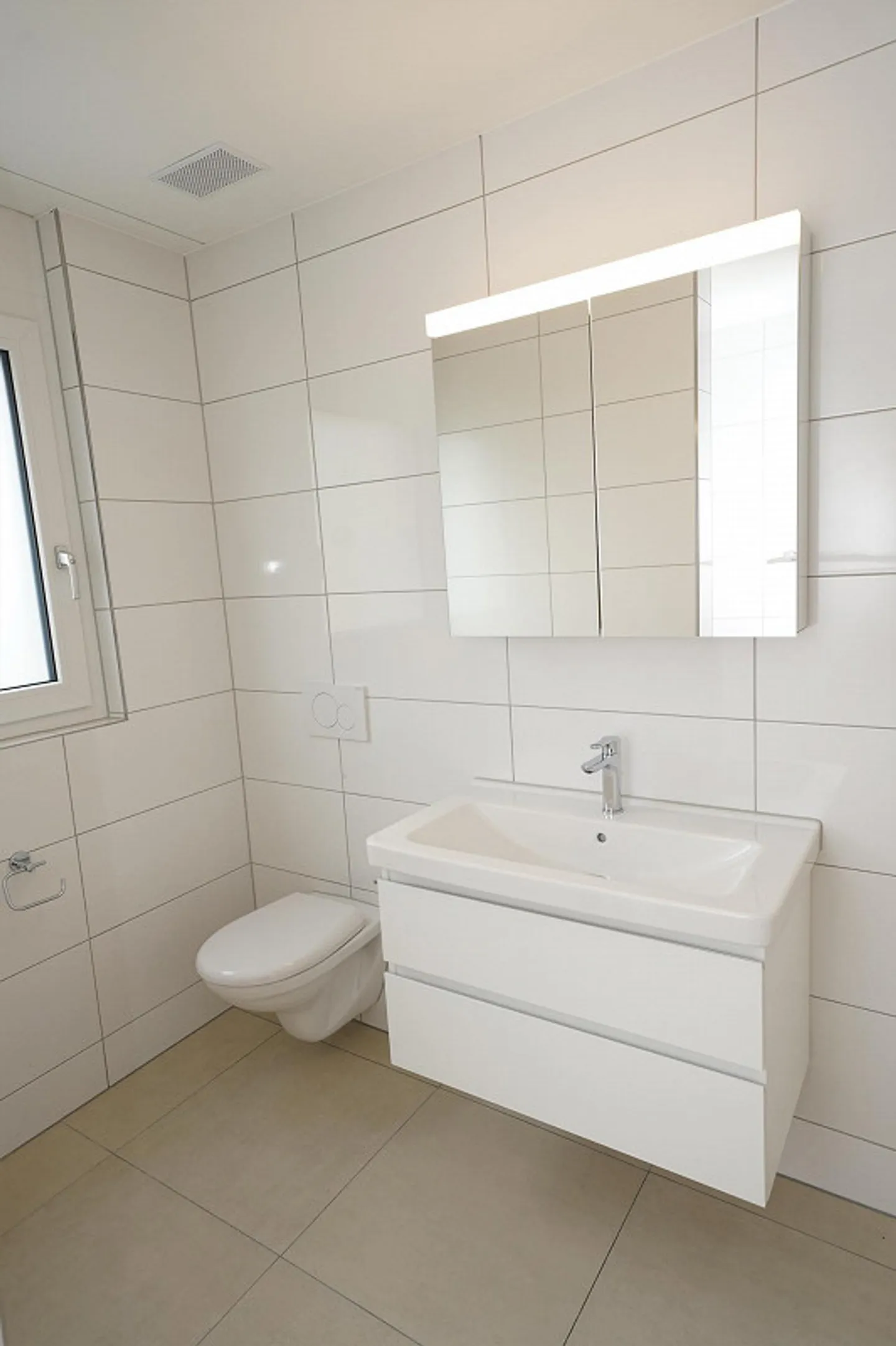 Modern Commercial Space on the Ground Floor - Photo 11 of 13