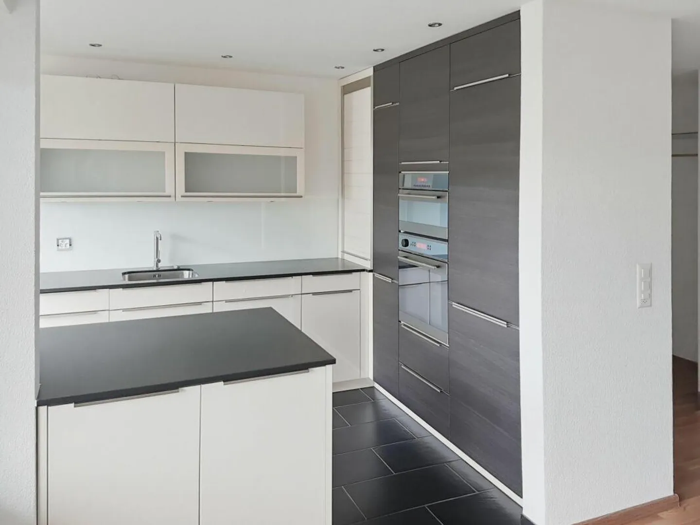 Geräumige Wohnung mit Balkonblick - Foto 1 von 8