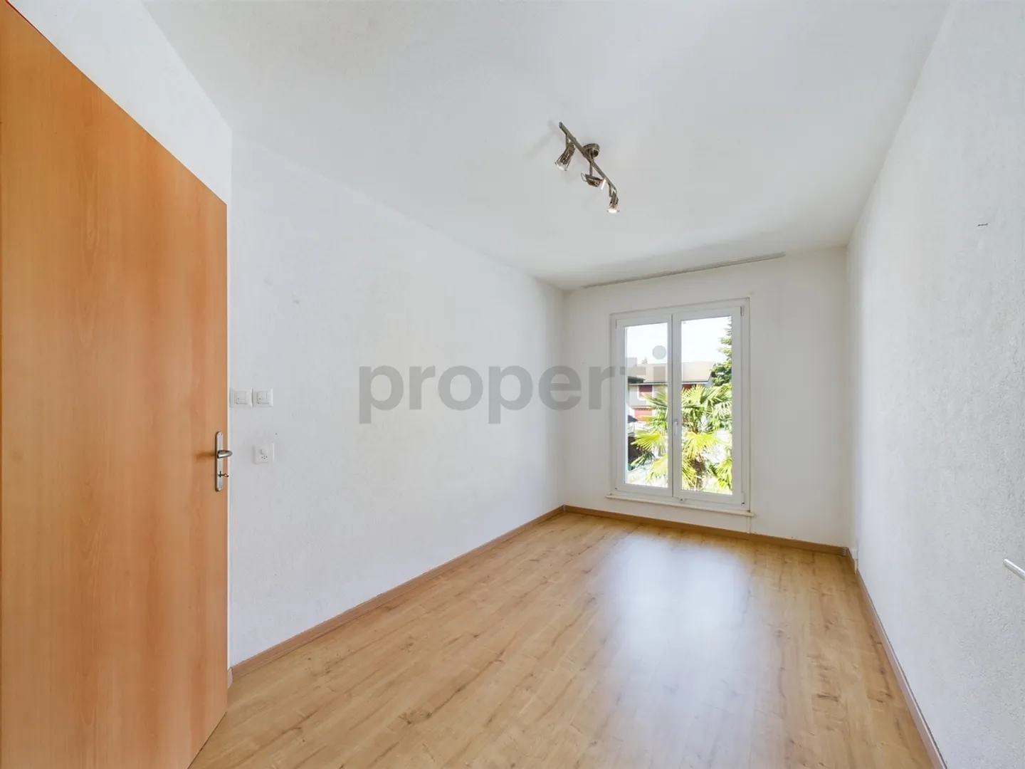 Einladendes 6.5-Zimmer-Reihenhaus mit Garten und Annehmlichkeiten in Siggenthal - Foto 5 von 11