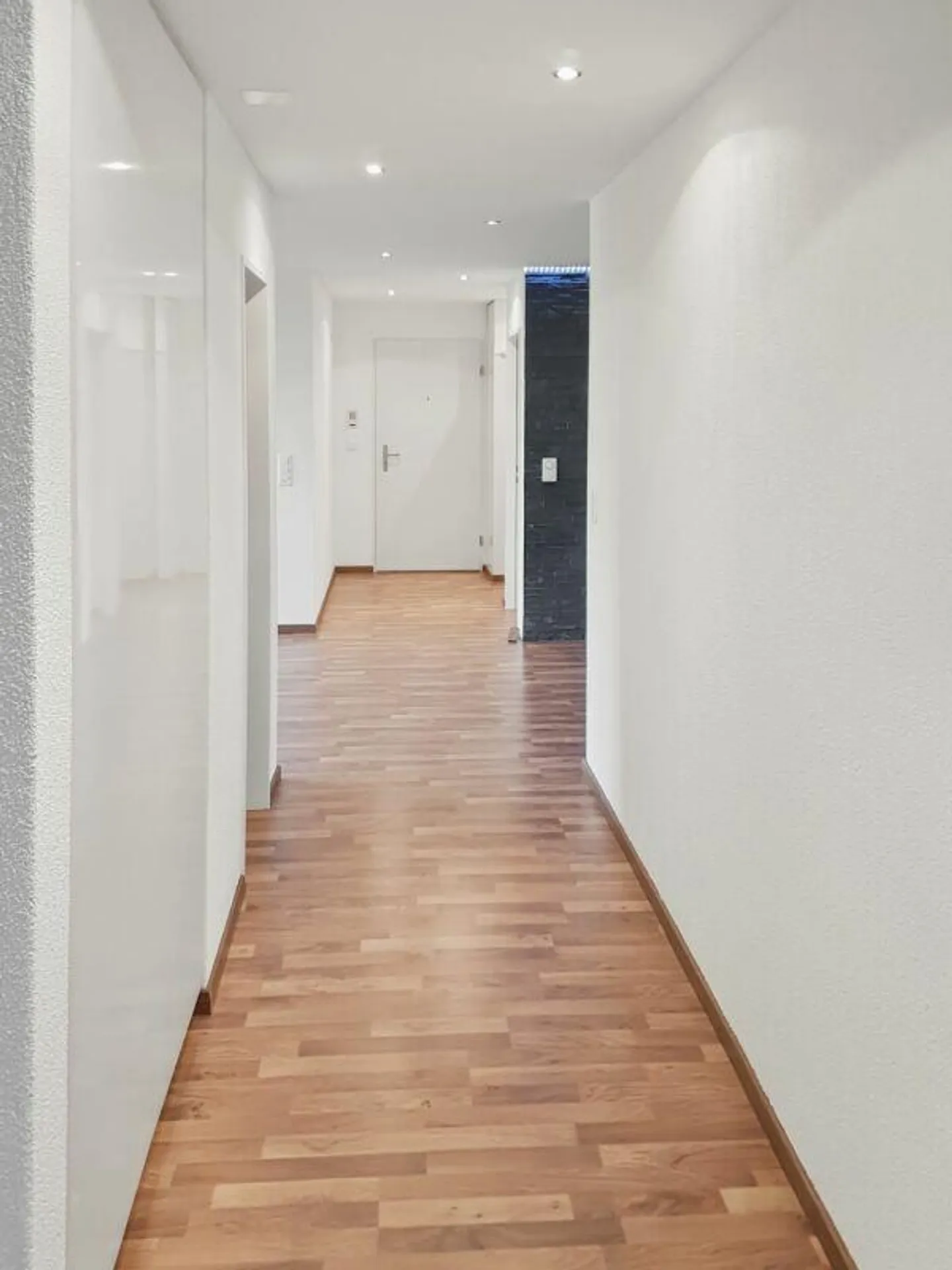 Geräumige Wohnung mit Balkonblick - Foto 6 von 8