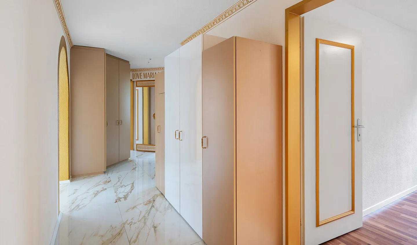 Inspiriert von Versace – stilvoll, aussergewöhnlich, einzigartig - Foto 4 von 10