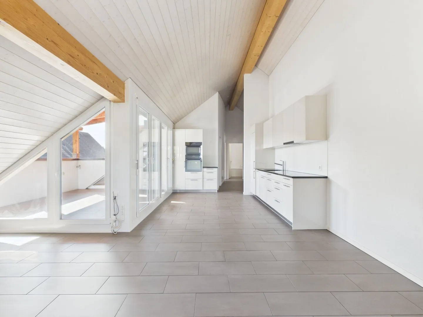 Geräumige Wohnung mit Loggia - Foto 1 von 8