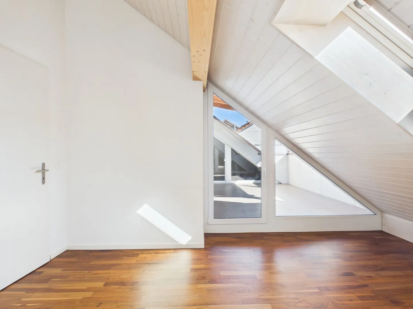 Geräumige Wohnung mit Loggia - Foto 4 von 8