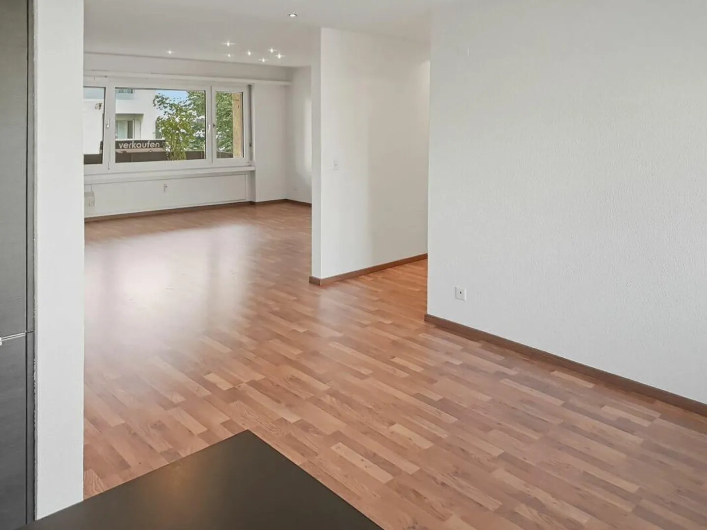 Geräumige Wohnung mit Balkonblick - Foto 5 von 8