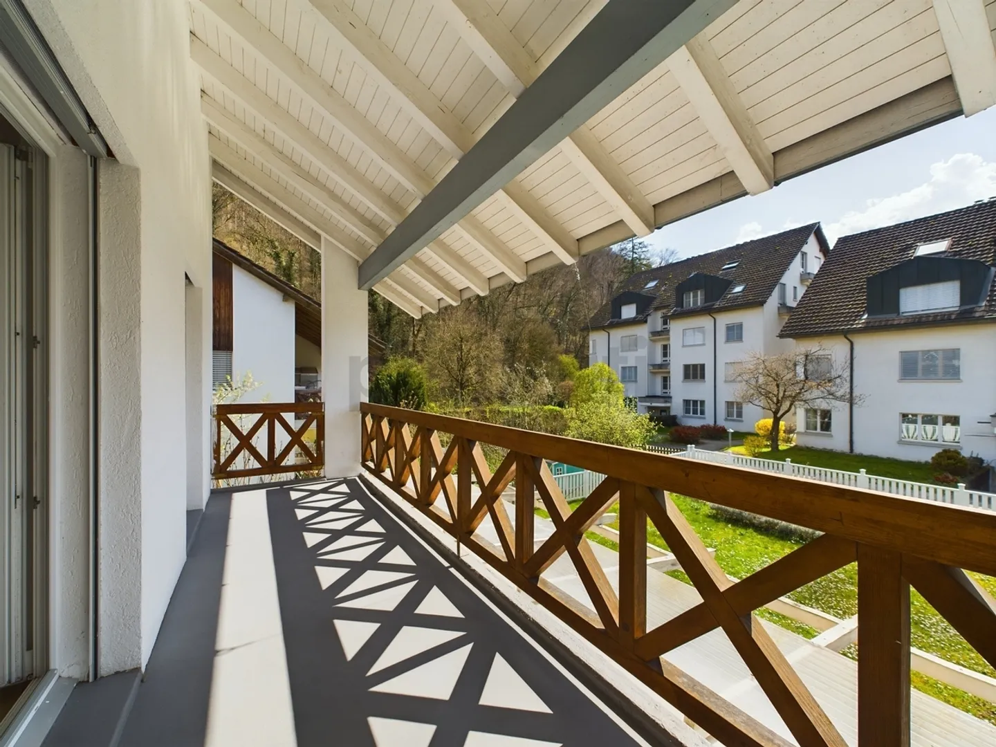 Einladendes 6.5-Zimmer-Reihenhaus mit Garten und Annehmlichkeiten in Siggenthal - Foto 10 von 11