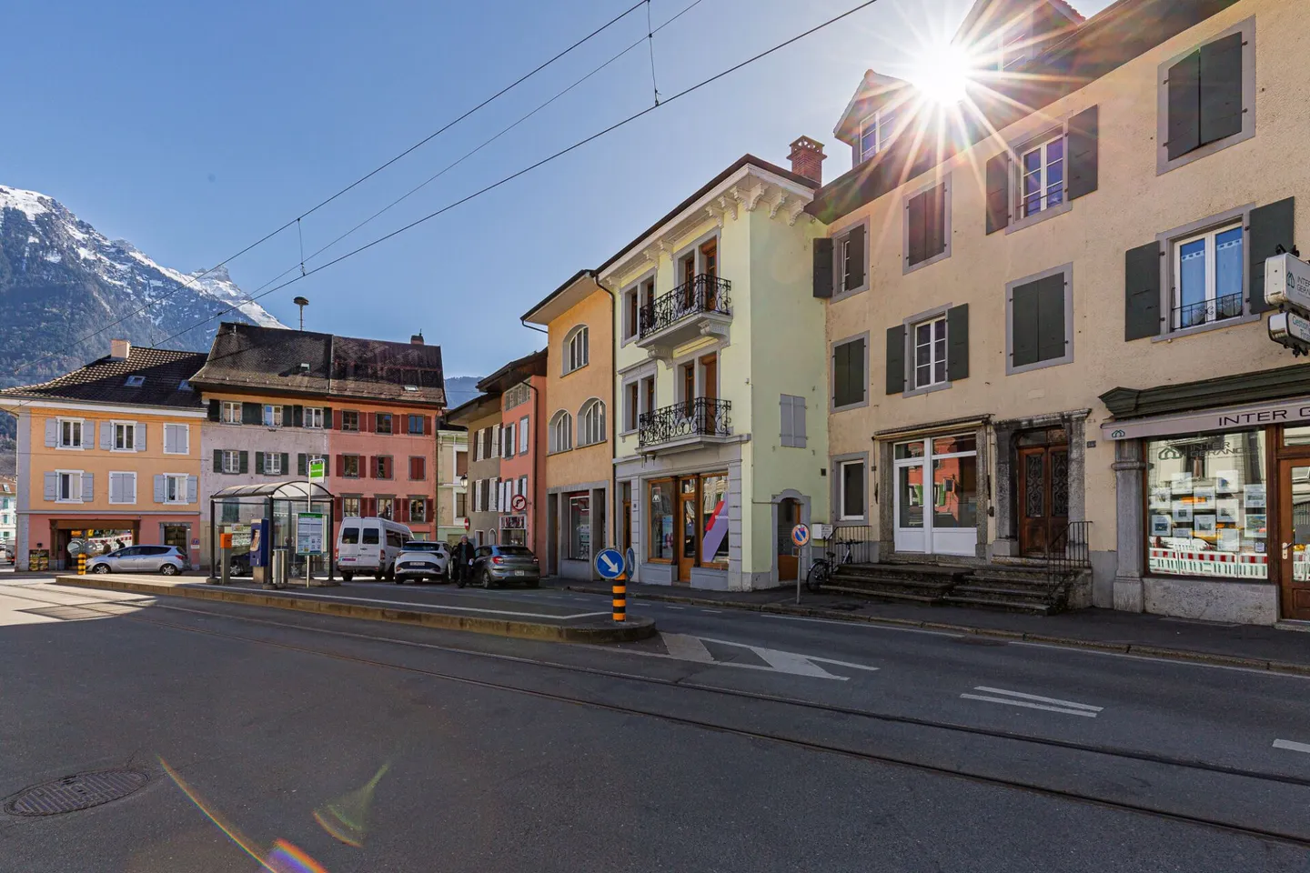 Yield building in the city center - Photo 1 of 14